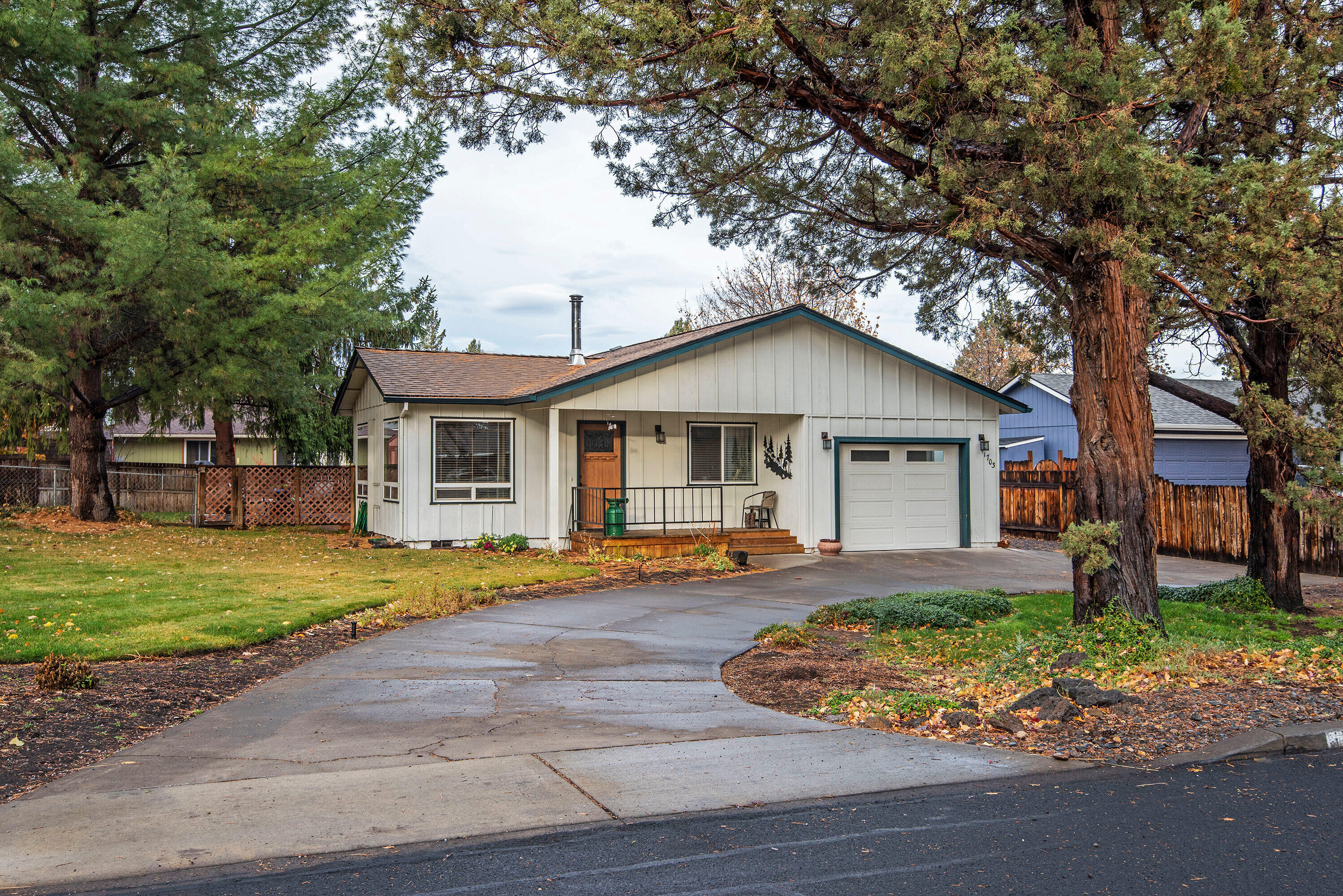 Enjoy coming home to this 2 Bedroom, 2 Bath home on a large .19 acre lot in a quite NE Bend neighborhood. Inside you'll find a bright and large living area with
a woodburning fireplace, laundry closet, kitchen with desk space and pantry. The Primary suite features a spacious closet and south facing window. Fenced
yard with nice sized deck, extra parking and storage.