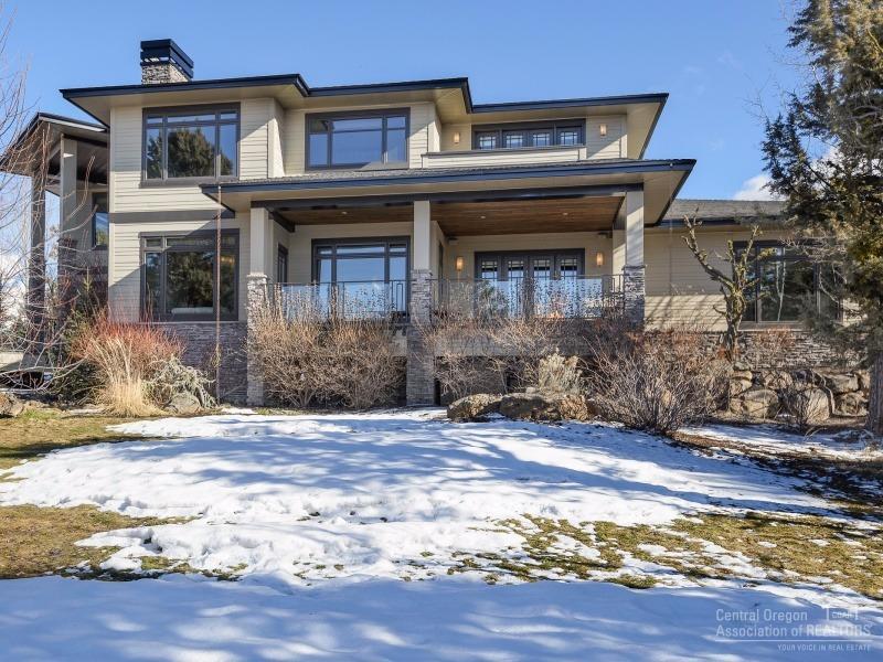 Beautiful private lot with gorgeous contemporary home and Cascade Mountain views. An entertainers paradise awaits with a chef's kitchen, options for casual or formal living and dining indoor and out! Spa-like master retreat with balcony and incredible views. Den on main floor with 3 more guest beds and bonus room upstairs. Spacious guest Casita for total privacy. Back features FP, hot tub, BBQ area, yard & patio.