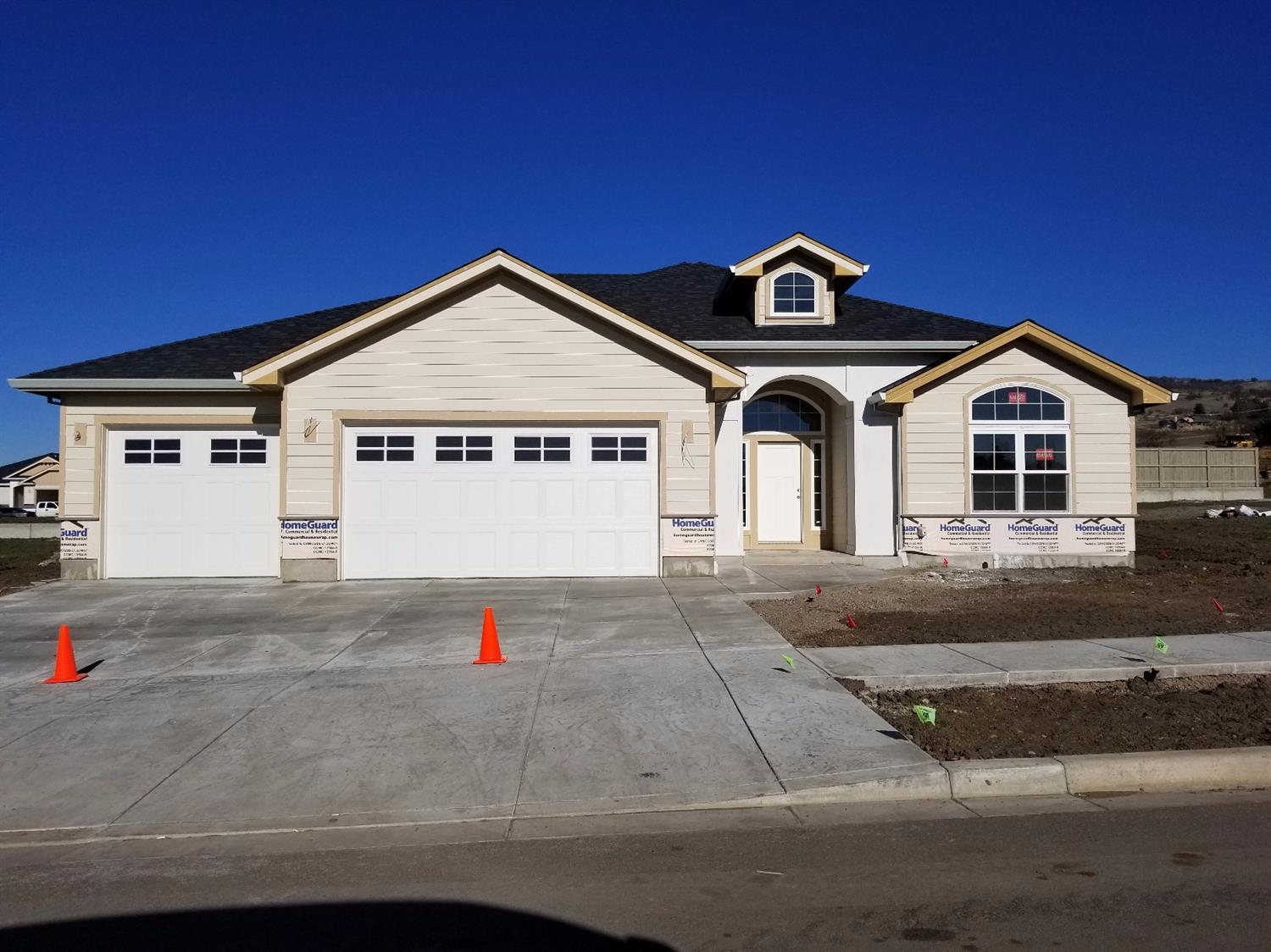 Beautiful new home by Mahar Brothers in Summerfield Subdivision. This home features 2205 sq ft, 4 bedrooms, 3 full baths, open & spacious floor plan, large walk-in pantry, custom cabinetry, upgraded appliance package and a 3 car garage. Up to date finishes in this home give it a light & bright feel. Estimated completion is December 2017. Listing agent is related to seller.