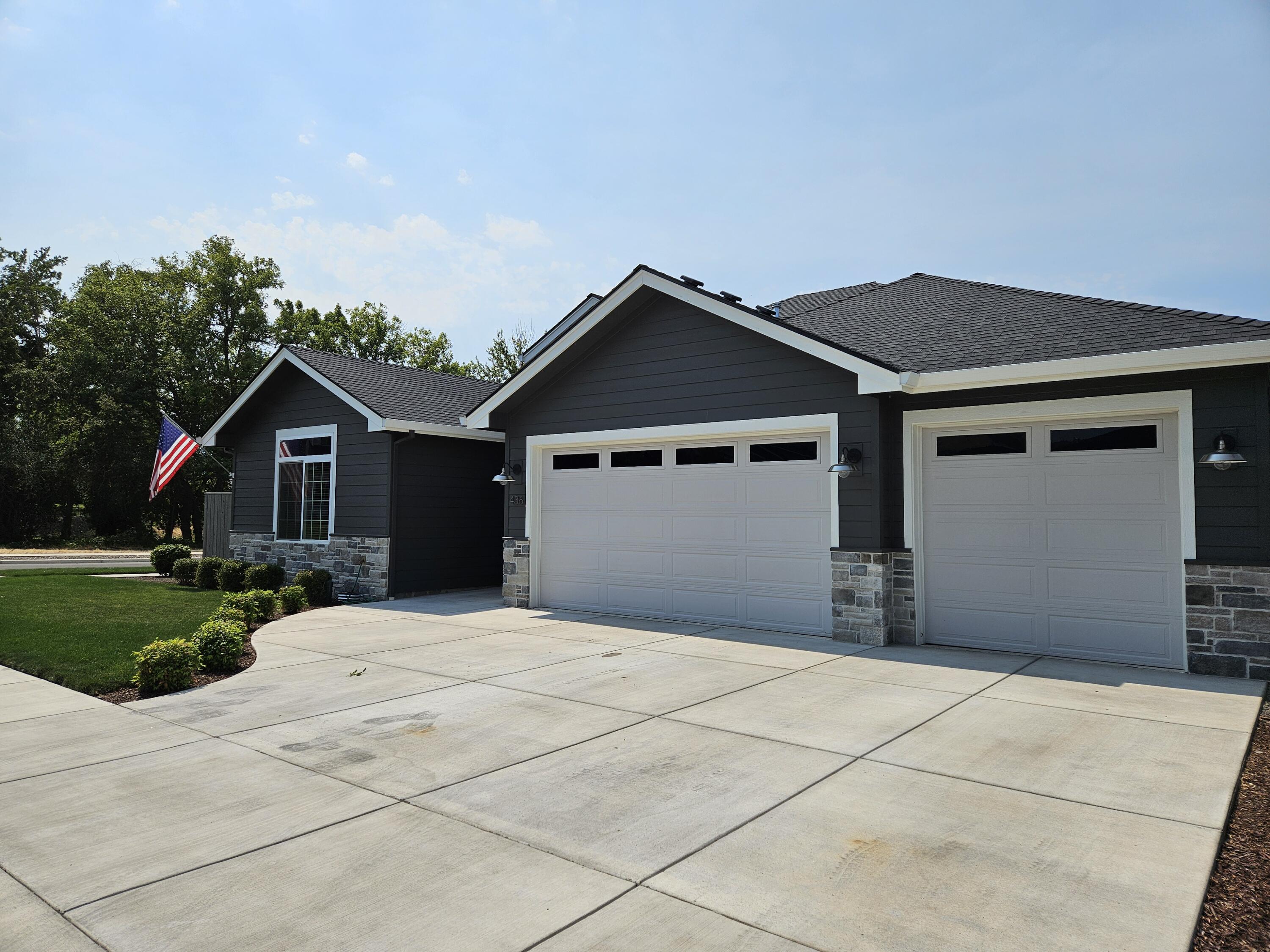 Discover effortless living in this immaculate 2021 Mahar-built home in East Medford's sought-after Stonegate Estates. The 2,126 sq. ft. single-level layout offers 3 bedrooms, 2 baths, and stylish upgrades. The chef's kitchen features quartz counters, a large island, stainless appliances, double oven, and pantry. The living room's cozy fireplace and tray ceilings carry into the spacious primary suite with walk-in shower, double vanity, soaking tub, and generous closet. Set on a large corner lot with private views, the home includes a covered back porch plumbed for a gas BBQ, landscaped yard, and oversized three-car garage. Enjoy paved walking paths, lit sidewalks, and a quiet neighborhood just minutes from golf, a vineyard, medical facilities, shopping, parks, and Umpqua Valley wine country.