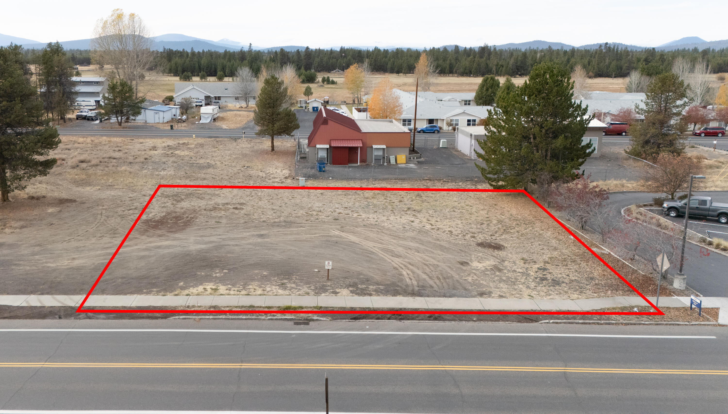 Lapine - Commercial Sale