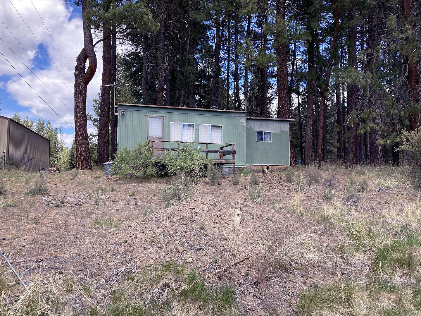 Great vacation get-a-way property with a cute 1bed/1bath cabin on the wonderful Williamson  River. Cabin is approx. 560 sq ft built  in 1972 with a detached 378 shop.  A must see.