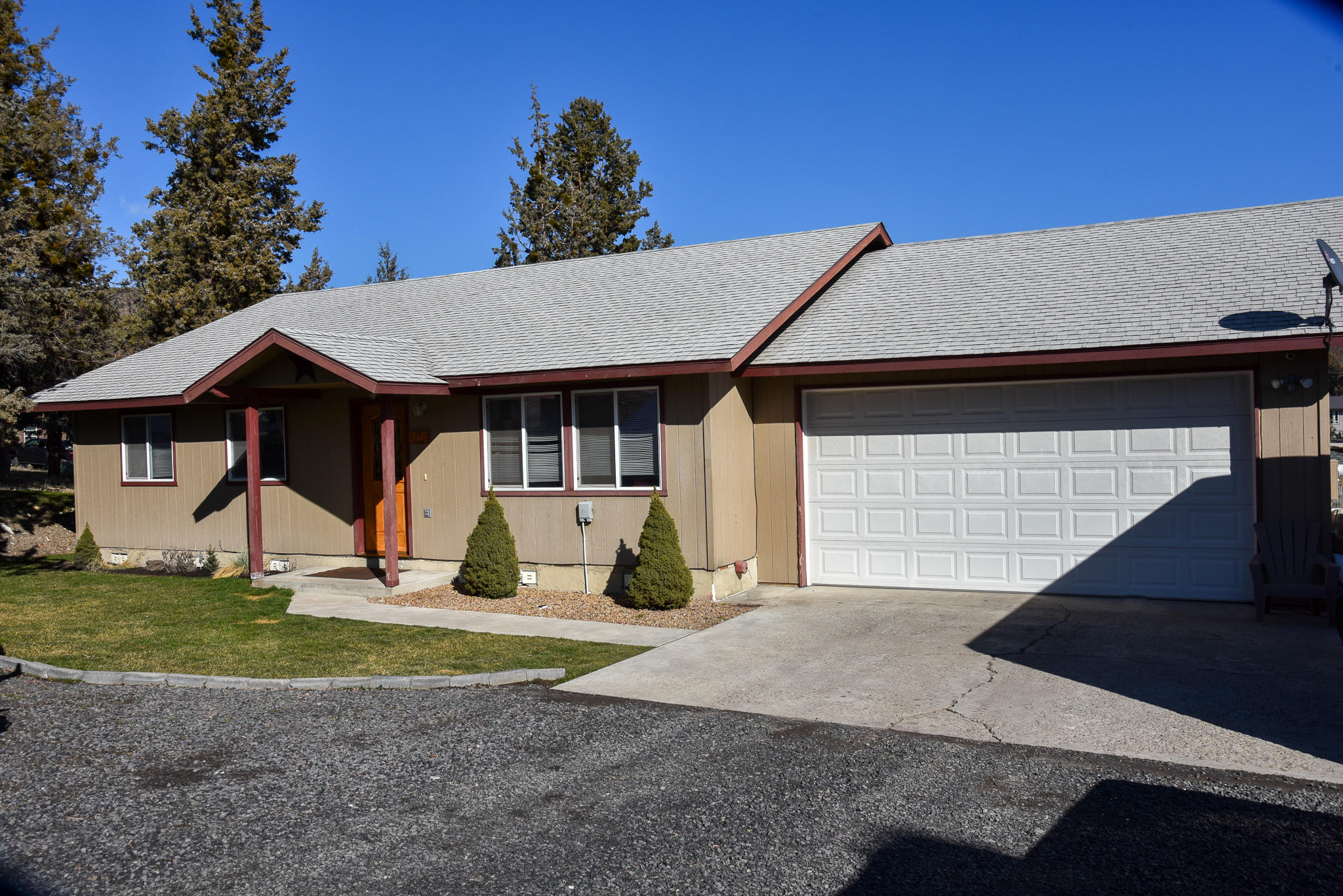 Well maintained 3 bedroom and 2 bath home located in Ochoco West. Open Floor plan with vaulted
ceilings and a great kitchen for entertaining. Large lot with a fantasic yard, attached double car garage,
space to store your RV/Boat. Ochoco West offers 1,388 acres for the Owners and their guests to bike,
hike, ride ATVs, swimming pool and catch fish in the Joseph Fischer Reservoir. Owners can enjoy the
clubhouse for their parties/meetings. Gun Range ,RV storage and Horse Stables, board your horses for
a small fee when space is available.
