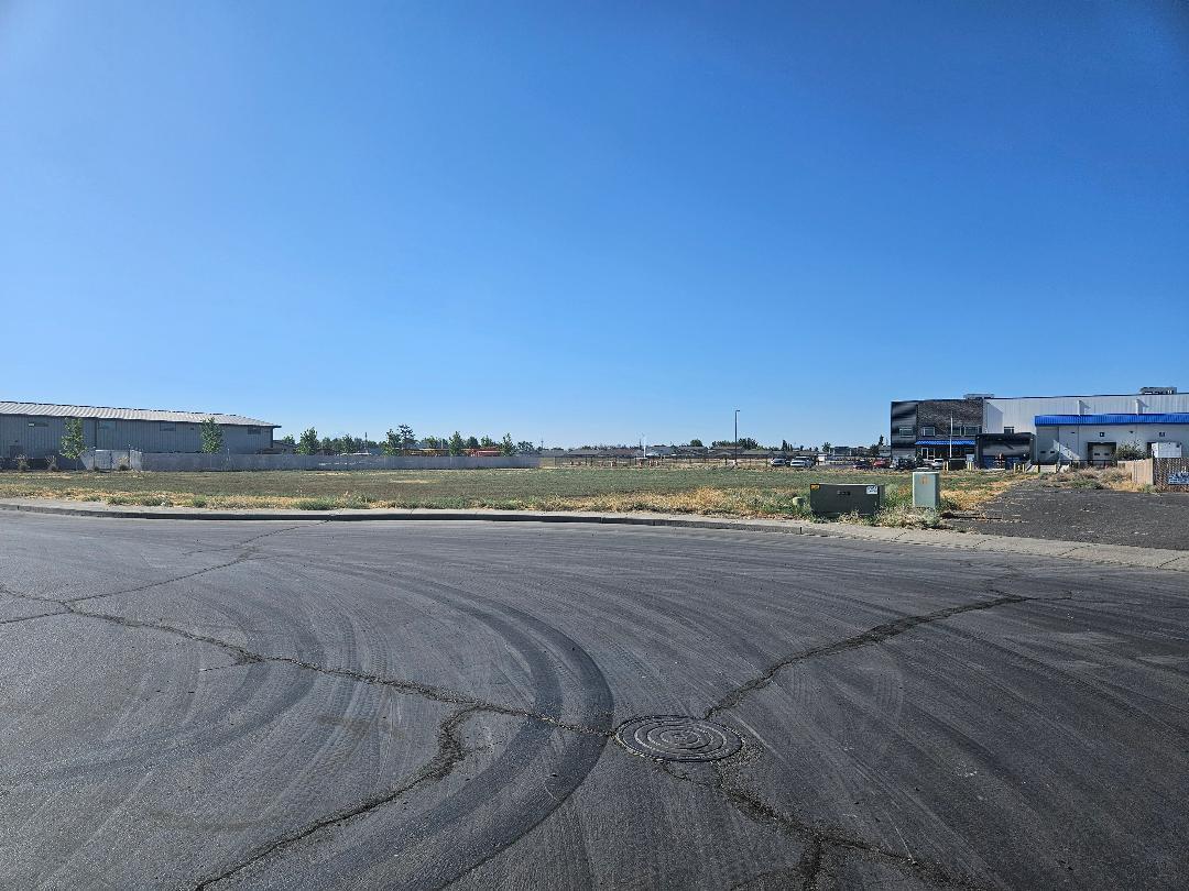 Pioneer Business Prk - Commercial Sale