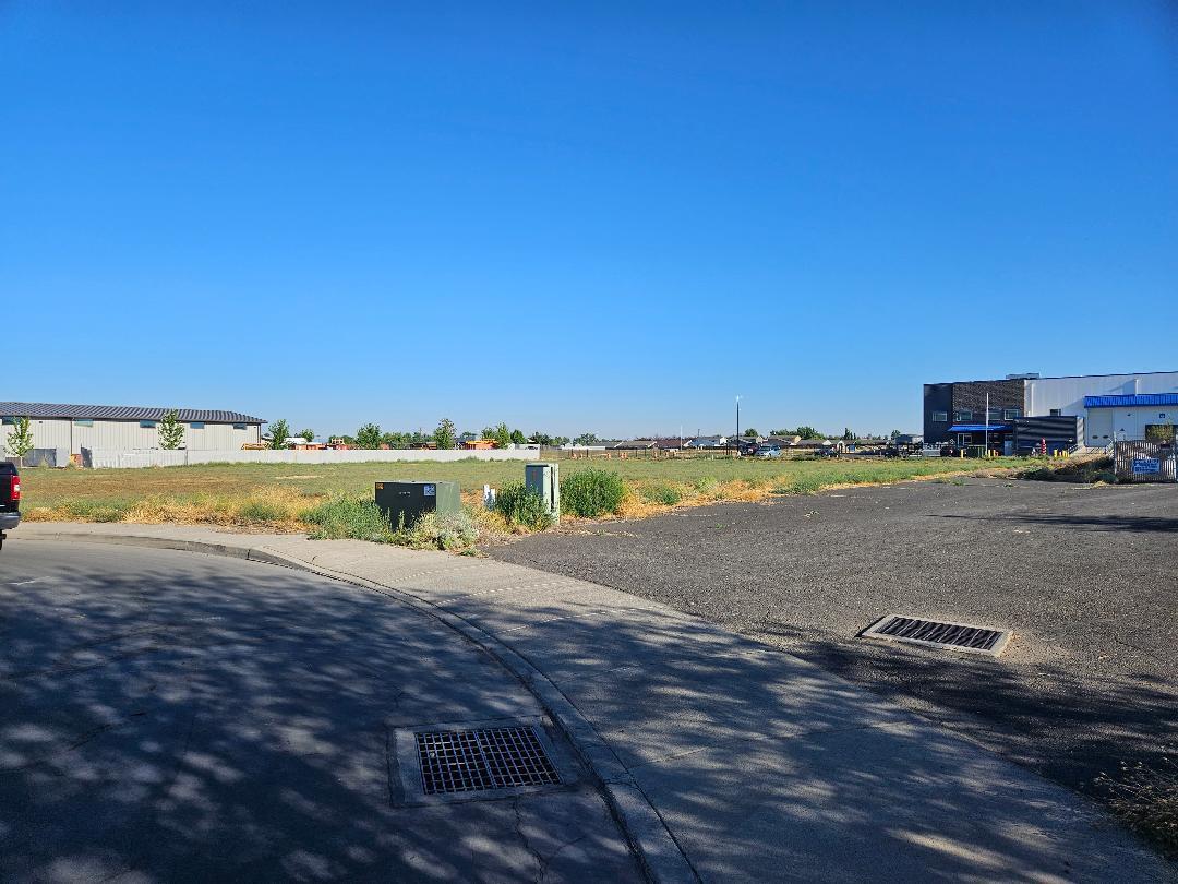 Pioneer Business Prk - Commercial Sale