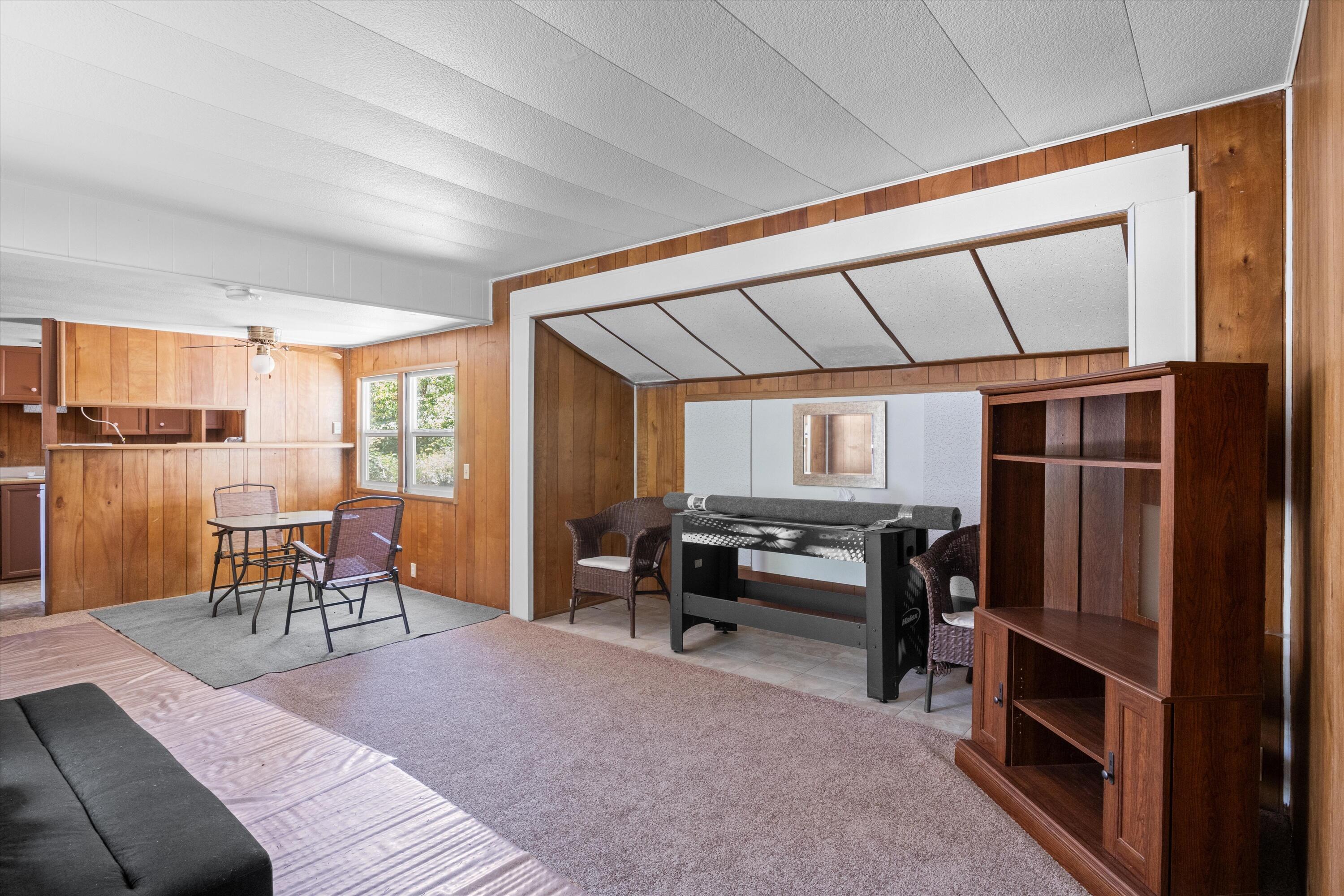 Glendale, Tow NOf Julia - Residential