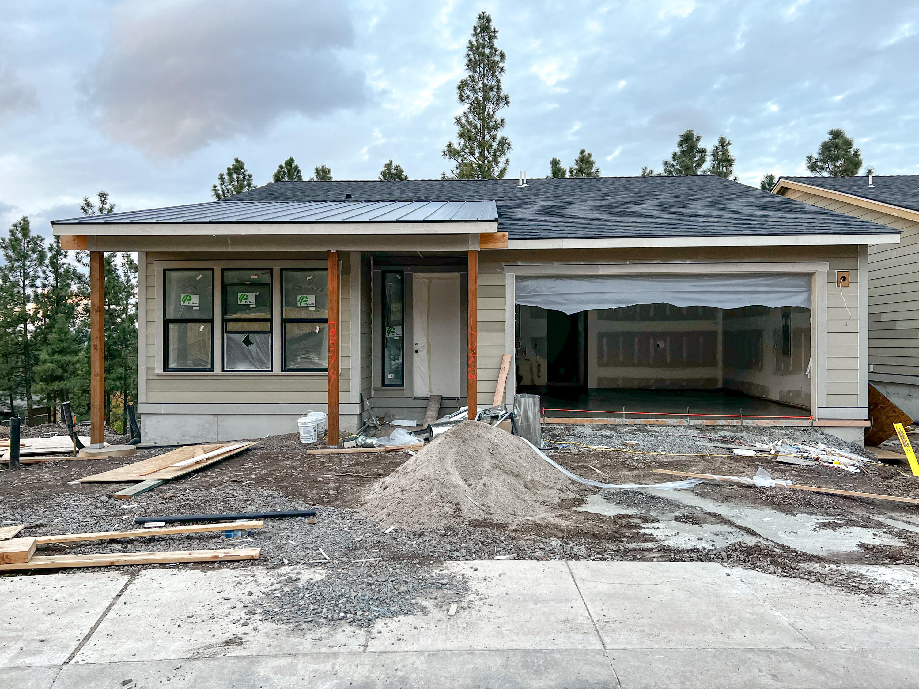 Situated on Bend's West side, Lot 2 in the new Marken Summit neighborhood is located near shopping, schools and restaurants. This Northwest Modern style home
features a creative selection of finishes and an efficient floor plan fit for any buyer. Enjoy the impressive primary suite featuring large walk in closet, tiled shower, and
double vanities. Also on the main level you will find another bedroom that will function well as an office. Downstairs are two bedrooms as well as a large bonus room and
full bath. The kitchen features custom cabinets, slab quartz countertops, and stainless steel appliances. 2 car garage. Earth Advantage Certified and built by Stone Bridge
Homes NW.