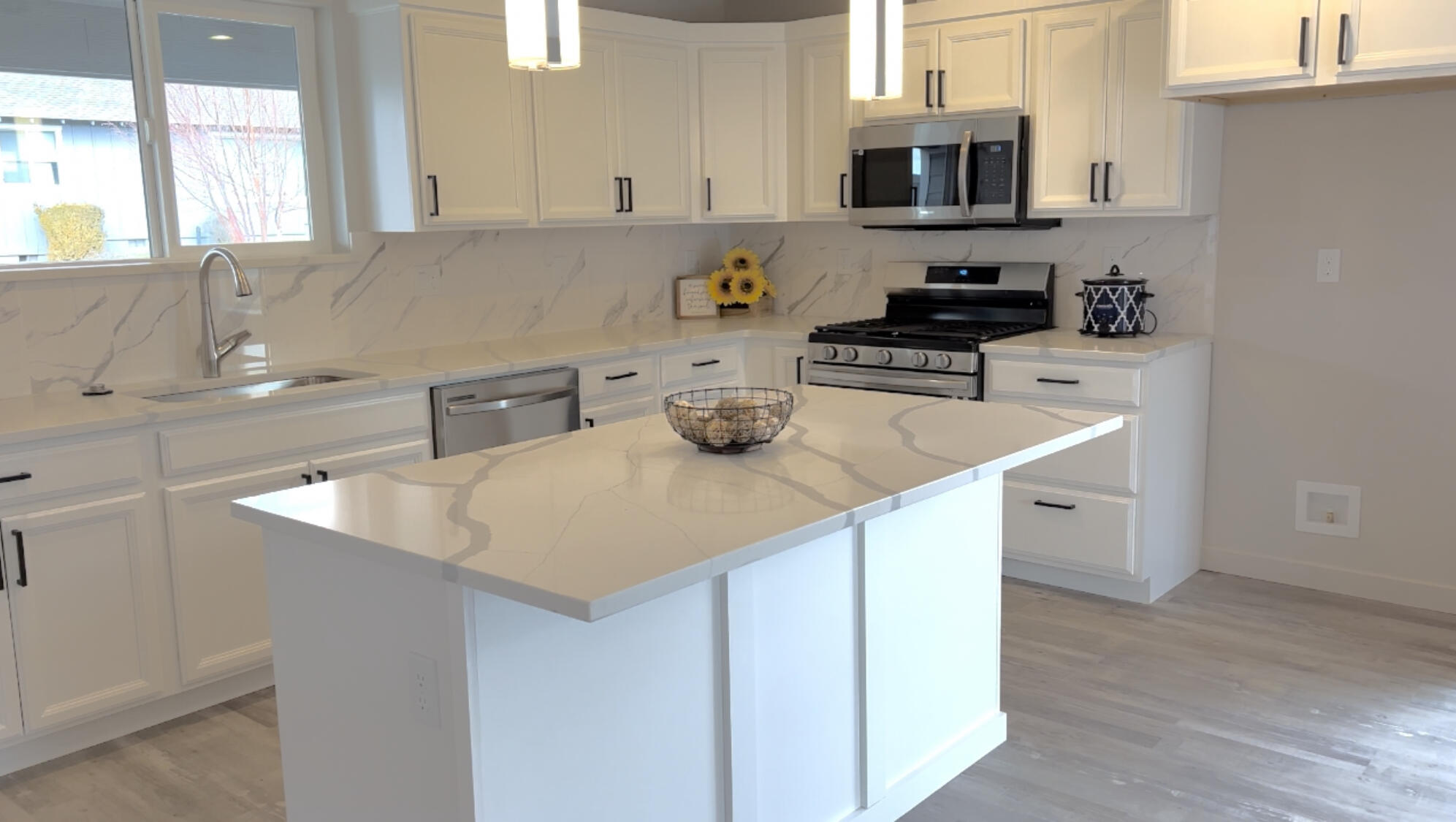 Take advantage of this beautiful new construction in Metolius! This home has everything you need and more with all the updates at no extra cost ! Come make this easy living home yours with open floor plans and large front and back patios for outdoor enjoyment.
