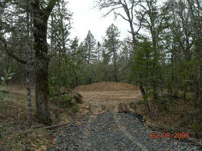 Pre-foreclosure! 0.74 acres.