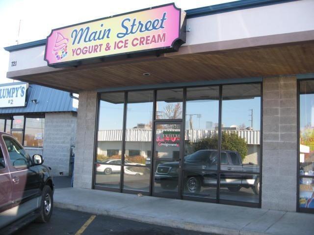 ONE MONTH FREE RENT!!! Phoenix's Busiest Commercial Center. Very Tenant friendly terms. All spaces approximately 1000 square feet and include private bath. Have a new idea or business? Lets talk about it. Landlord is very open and helpful in getting tenants up and running. All terms negotiable. NNN charges are an additional .23 cents per square foot on all units.