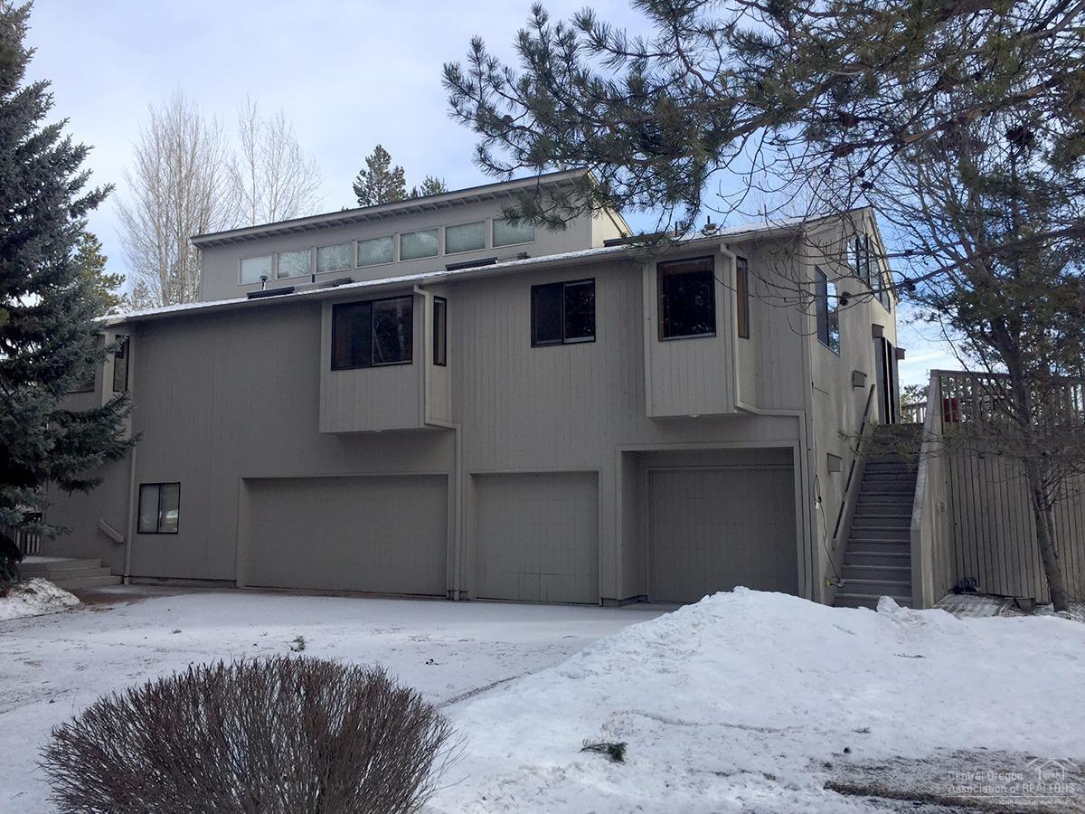This airy and spacious Sunriver Airport area residence comes with a deeded airplane tiedown on the tarmac and attached garage parking for 4+ cars! A great home for a car and/or airplane enthusiast!