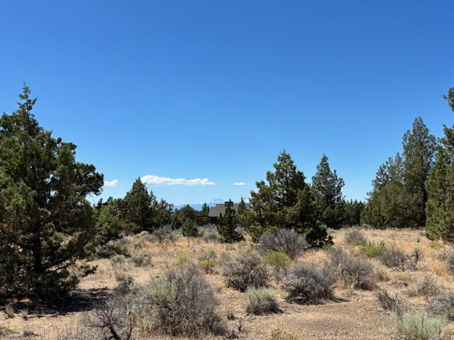 This beautiful homesite offers rare Cascade Mountain views from its desirable location on the west side of The Ranch. Enjoy abundant privacy on gentle topography, surrounded by natural juniper landscaping. Additionally, this homesite abuts to common area space to the west that will forever preserve the striking mountain views.