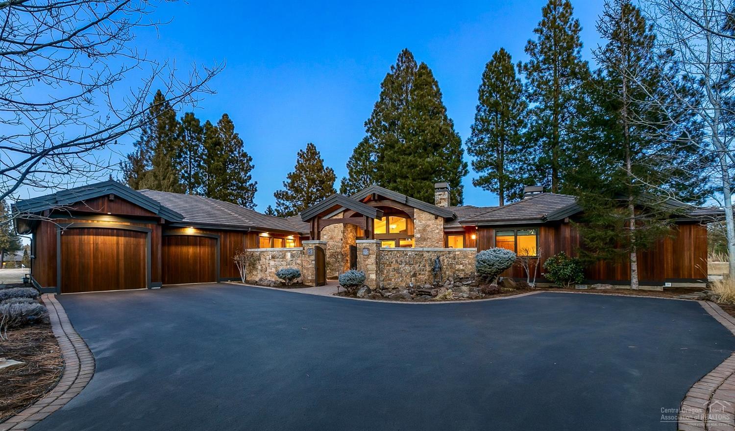 This exquisite, contemporary NW style SINGLE LEVEL home in desirable Broken Top has that 'WOW' factor! Thoughtfully designed & oriented on its large 0.73 acre lot to maximize privacy, enhance the stunning views of the lake & Clubhouse and to optimize & capture natural lighting at its best. A soothing water feature welcomes you as you enter the spacious, enclosed courtyard. Once inside the home you will experience an open, flowing & airy floor plan w/casually elegant design & local artisan touches. The upgraded gourmet kitchen is a chef's delight & offers an inviting backdrop to connect, create & entertain. French doors provide access to the paver back patio and, with its tranquil waterfall & panoramic view, provides the perfect spot to relax or to gather with family & friends. Luxurious master suite, w/gas fireplace, sauna & steam shower offers the ultimate retreat after a busy Central Oregon day. Very impressive curb appeal located on a quiet, well treed cul-de-sac. What a beauty!<br>