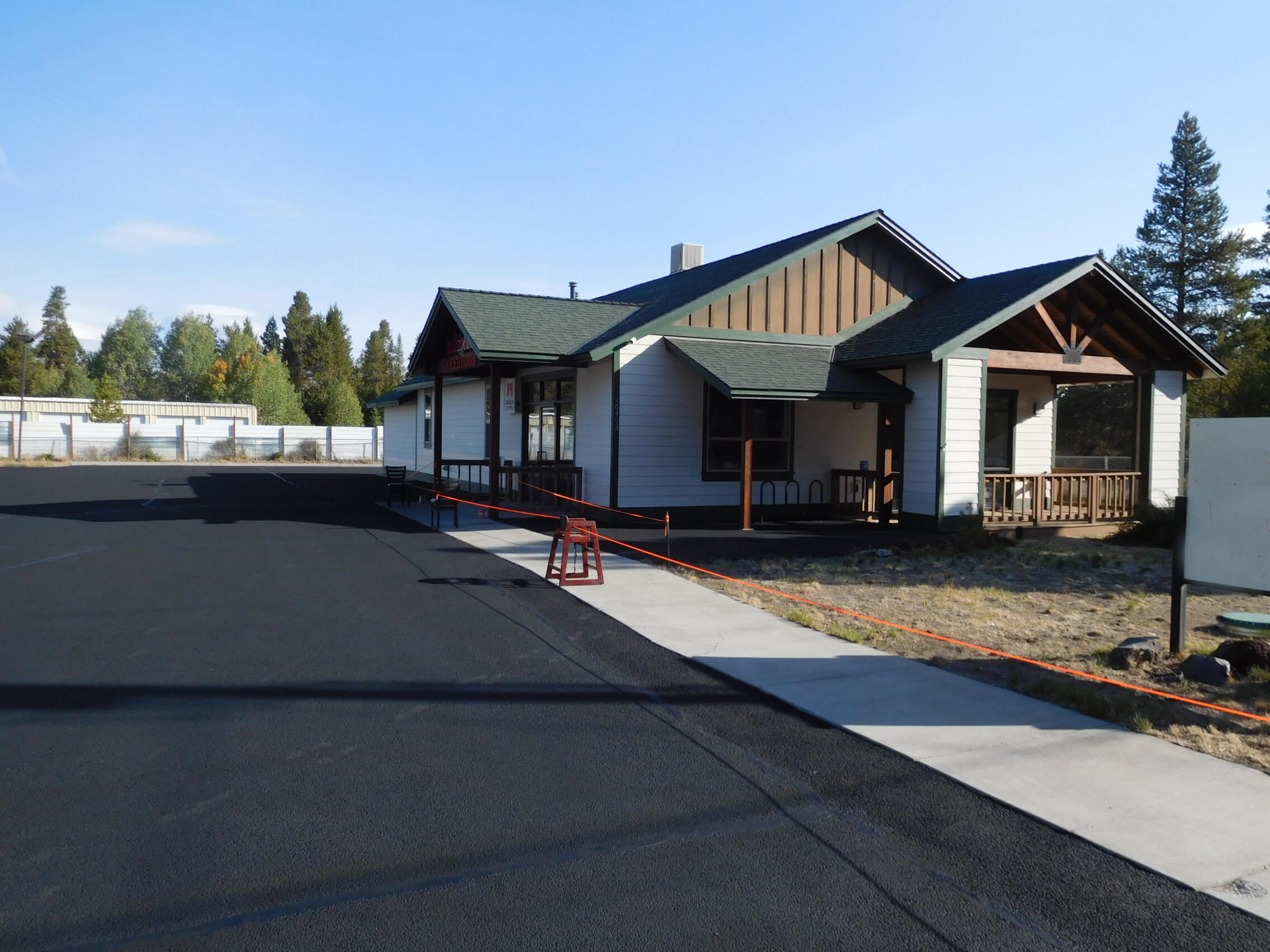 Investment opportunity with excellent location that services local retirement and resort community. Bring your ideas and get your new business up and operating in this desirable growing town.