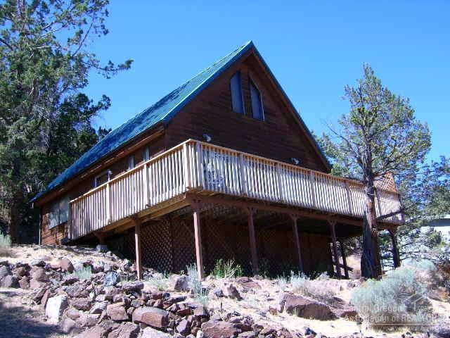 Come enjoy one of Central Oregon's favorite recreational areas with this charming, quaint chateau overlooking beautiful Prineville Reservoir. Bring your family and friends to play or rent it out to outdoor enthusiasts. Literally minutes away from the water's edge! Spend the evenings overlooking the beautiful scenery out on the recently updated deck. Property has been used very successfully as an Air B&B with great income opportunity. 1 bed plus 1 loft (Assessor records loft as 2nd bedroom).