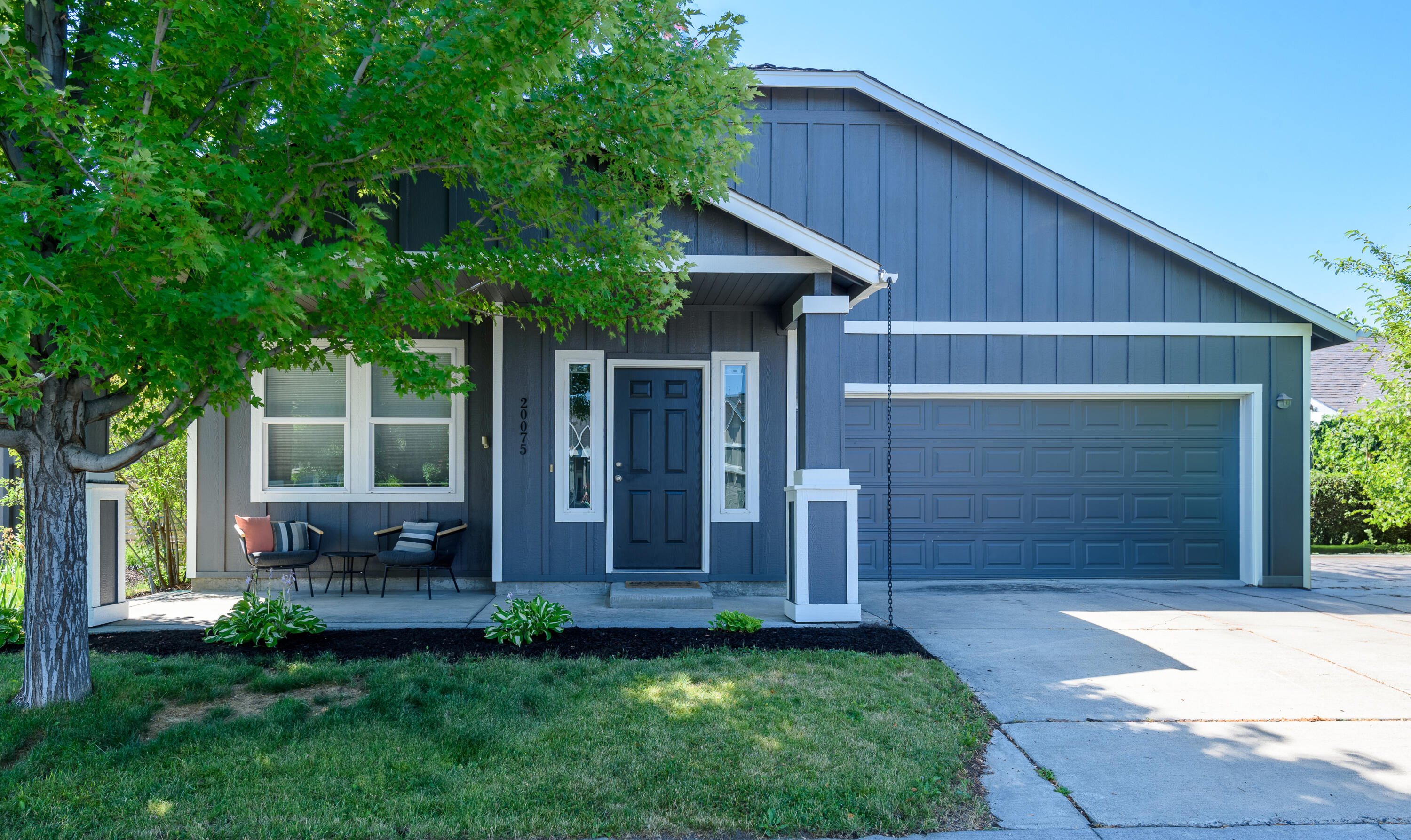 Don't miss out on this charming, single level open floor plan home with 3 bedrooms, 2 full baths, good bedroom separation, 2 car garage, laminate flooring, fresh paint, updated kitchen and appliances. Walking distance to the Old Mill.