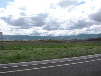 4.47 acres of prime commercial property in a premium location. Just off Crater Lake Hwy. and west of Lithia's new Jeep/Chrysler auto mall.
