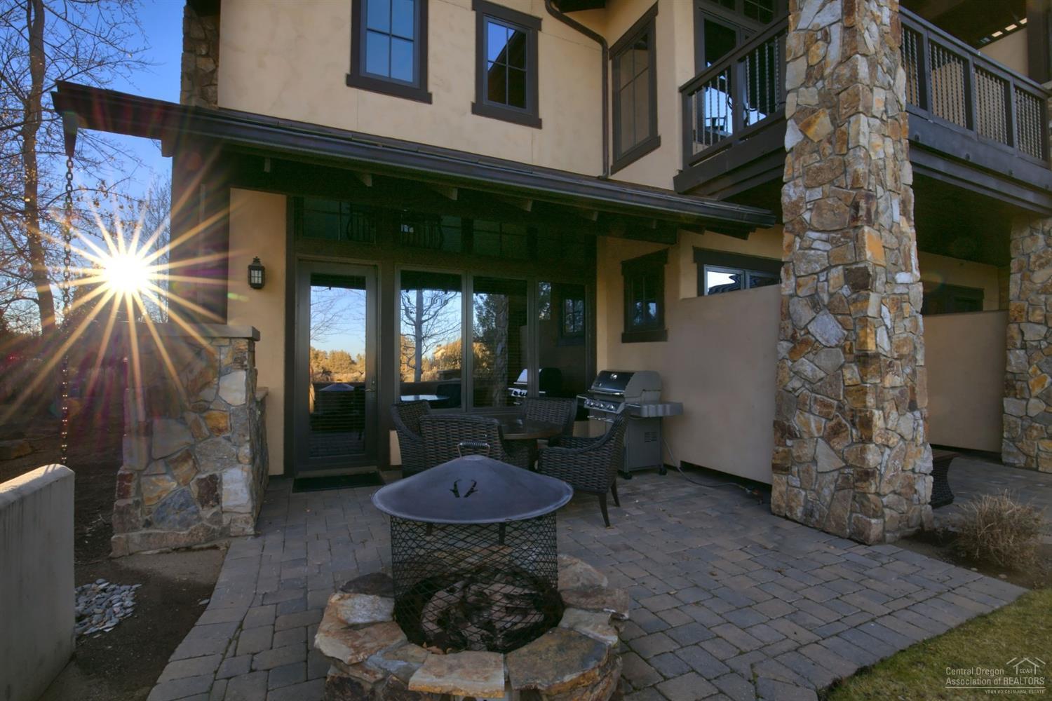 Designed to reflect high-desert Mediterranean style architecture w/ rustic details both indoors & out. Spacious 3-bedroom townhome offers the vacation home experience without year-round maintenance. Located at the heart of the Pronghorn Resort community minutes from downtown Bend. This is a Fractional ownership (4 weeks/year) w/options to exchange using Elite Alliance or The Registry Collection for vacationing worldwide! Homes are fully furnished with premium features, finishes and amenities. Stone fireplaces, Stone & Hardwood floors; Fully appointed chef's Kitchen, Sub-Zero & Viking Appliances. Outdoor patio w/ fire pit and BBQ,located on the Jack Nicklaus Signature 18th Fairway. World Class Golf on the Nicklaus Signature Course, Dining, Spa, Pools, Fitness Center, Tennis, Walking & Biking paths. An additional 4 weeks available! A credit towards a Golf membership is included. Weeks for 2022: July 15-22, July 29-Aug 5, Sept 30 - Oct 7.