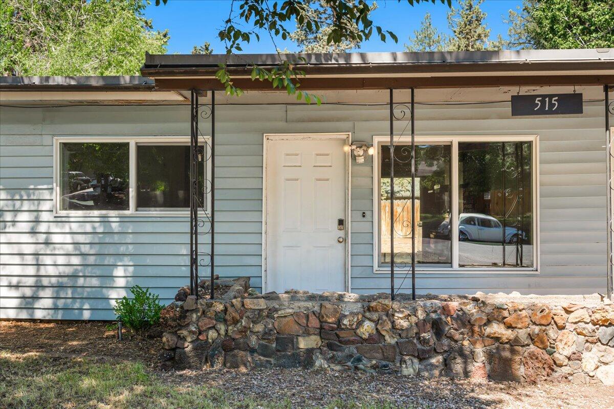Single family home in the middle of Bend between Larkspur Community Center and the Old Mill District. This home is a fixer with loads of potential. Enjoy a spacious backyard, a single car garage, a fun funky kitchen, and neighbors that love their street.
The windows were new in 2024 and the roof was new in 2021. Woodstove is charming but likely not certified. Come with an open mind and money to update. Buyer to verify schools.
Home was recently rented for $2100 month.
Easy to show.