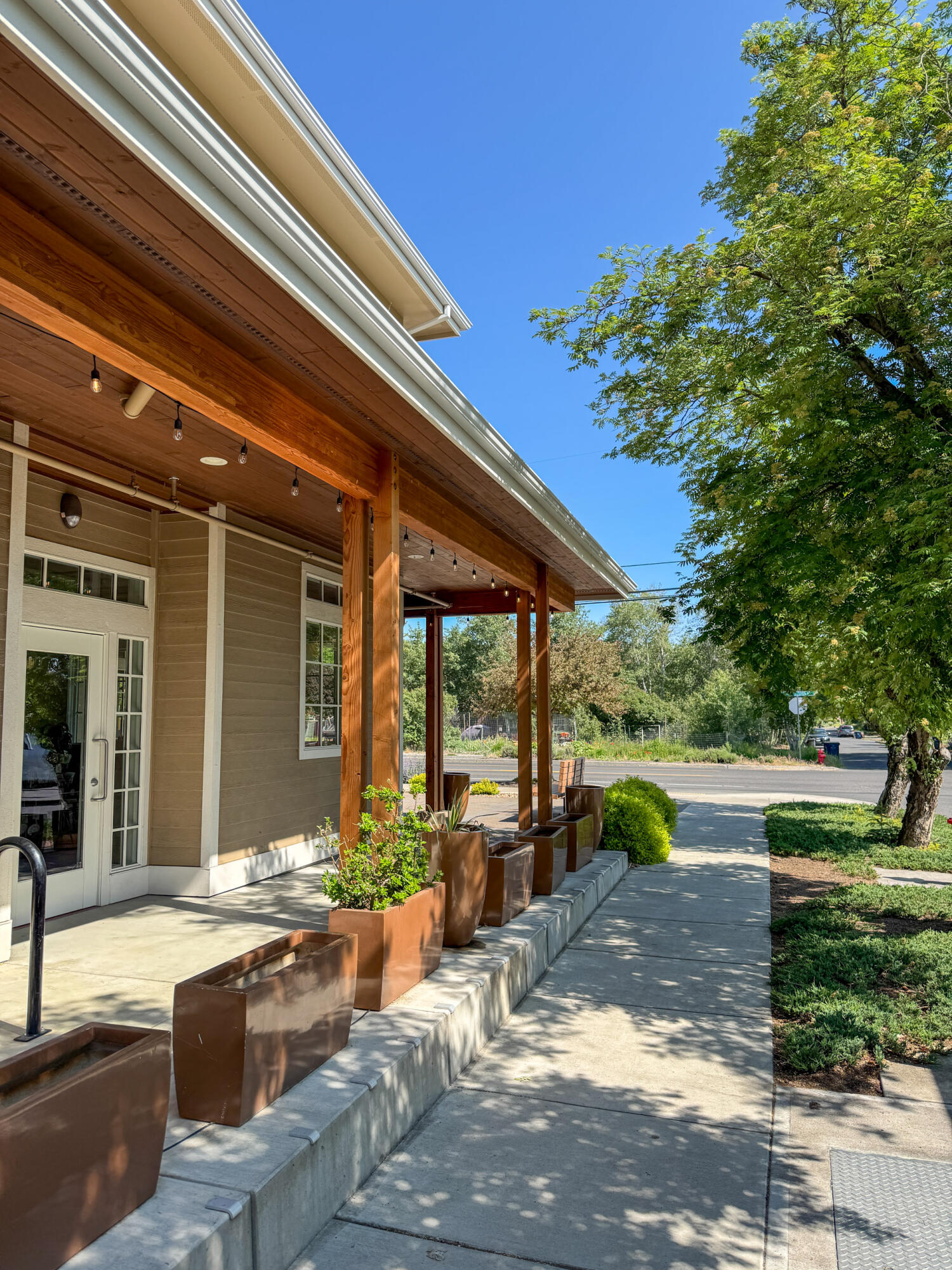 Highland - Commercial Sale