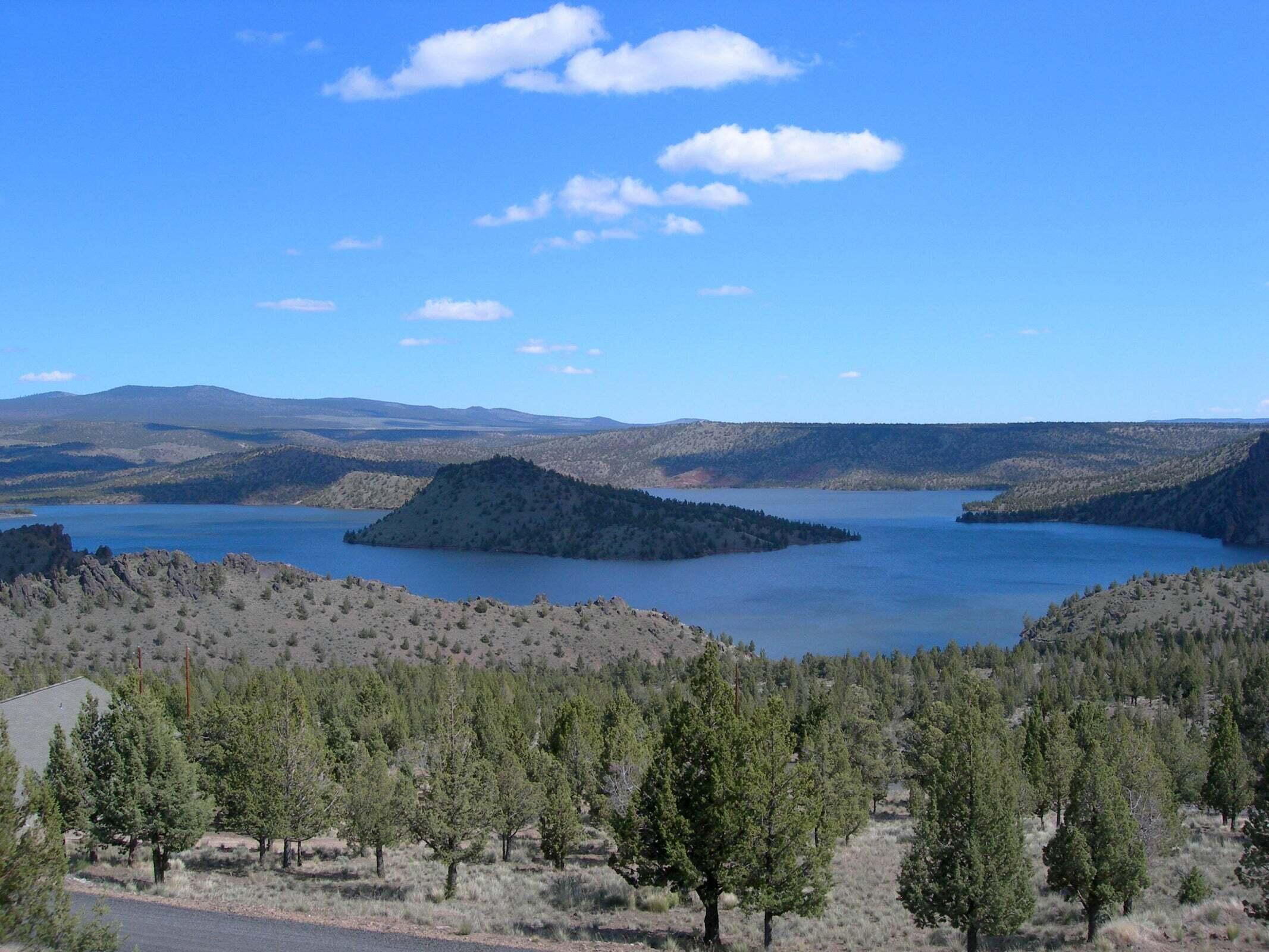 Available now! This lot is located just a few minutes from town in a private, quiet area. This area of Prineville is wonderful for somebody looking to retire or simply live on the outskirts of town. Central Oregon is great for people who love the outdoors and this lot is near the Prineville Reservoir as well as many camping grounds and hiking trails. Call for more information today!