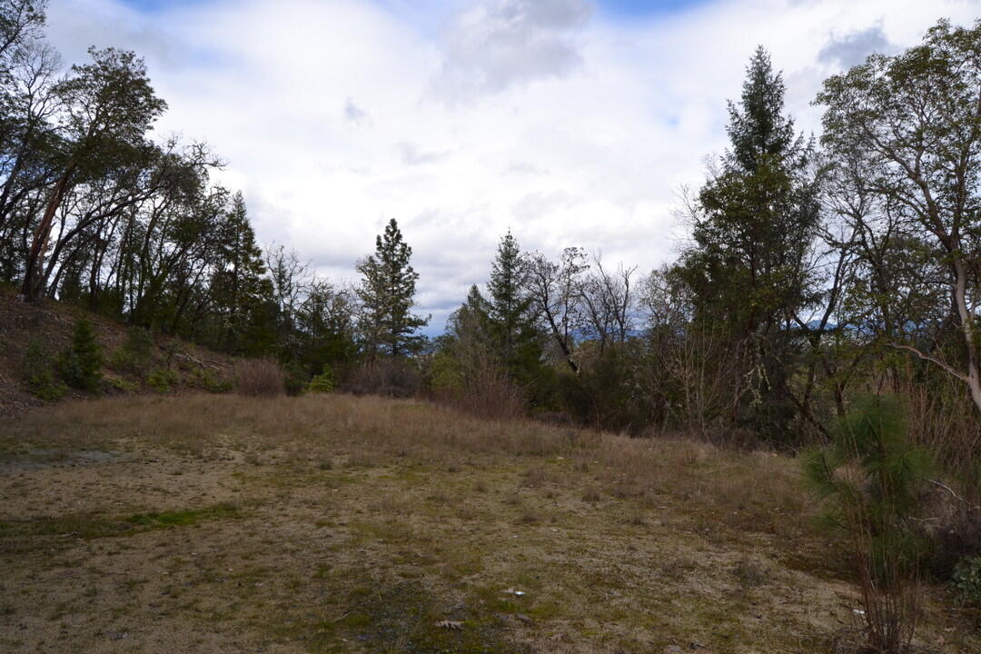 Build Your Dream Home. Lot 5 Shadow Mountain Estates. District 7 Schools, Driveway and pad cut. Water to each lot by shared well. Just a few blocks from Grants Pass Golf Course. Area of very nice homes. Only 10 mins to downtown. Bring your plans.