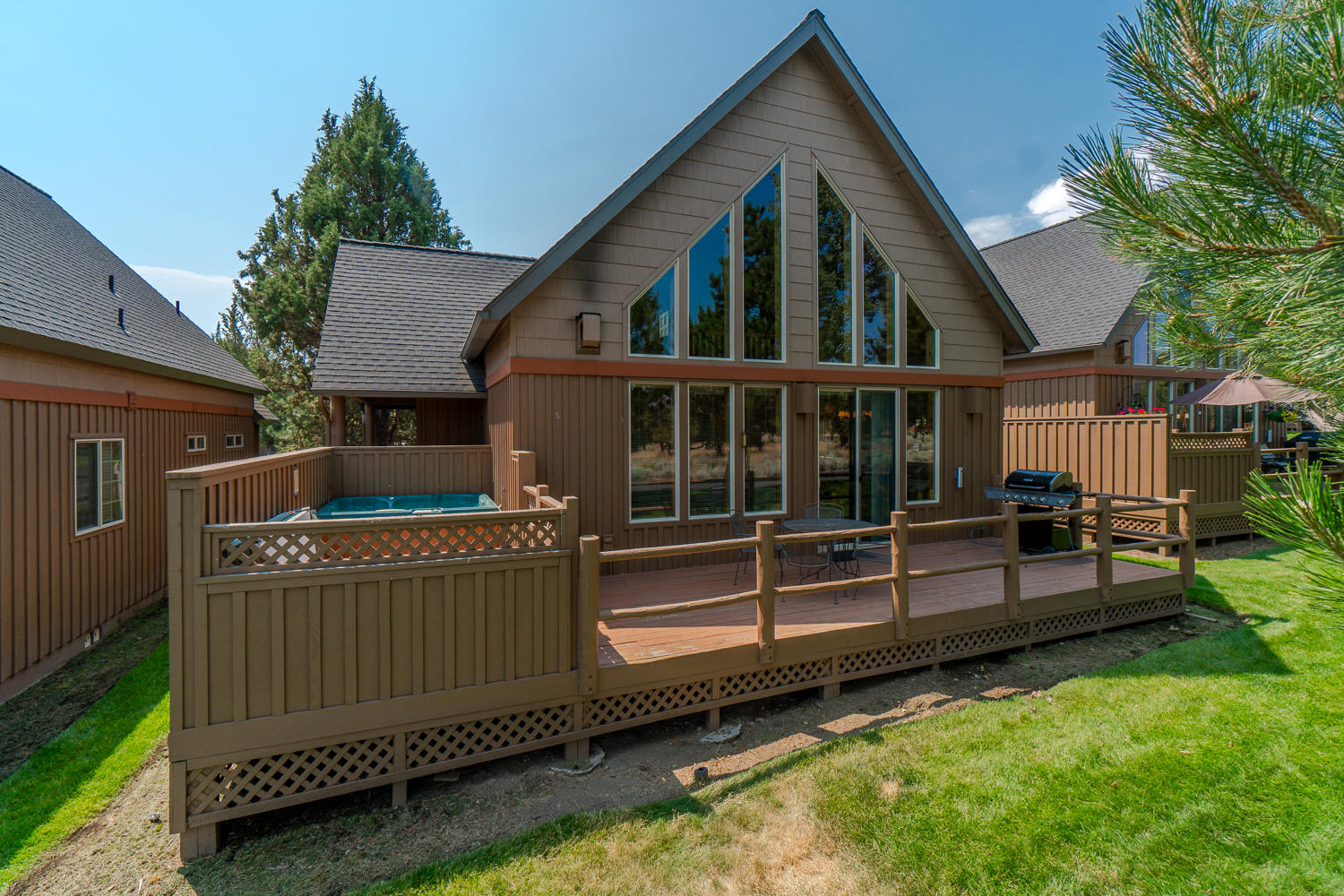 Classic Furnished Eagle Crest Chalet with great room floor plan, vaulted ceilings, gas fireplace, and log accents throughout. Upgraded package includes hardwood floors, built-in dual-desk in the loft, and dedicated laundry room. Expansive deck with hot tub. Eagle Crest is home to three 18-hole golf courses, three sports centers, an 18 hole putting course, a spa, and miles of trails.