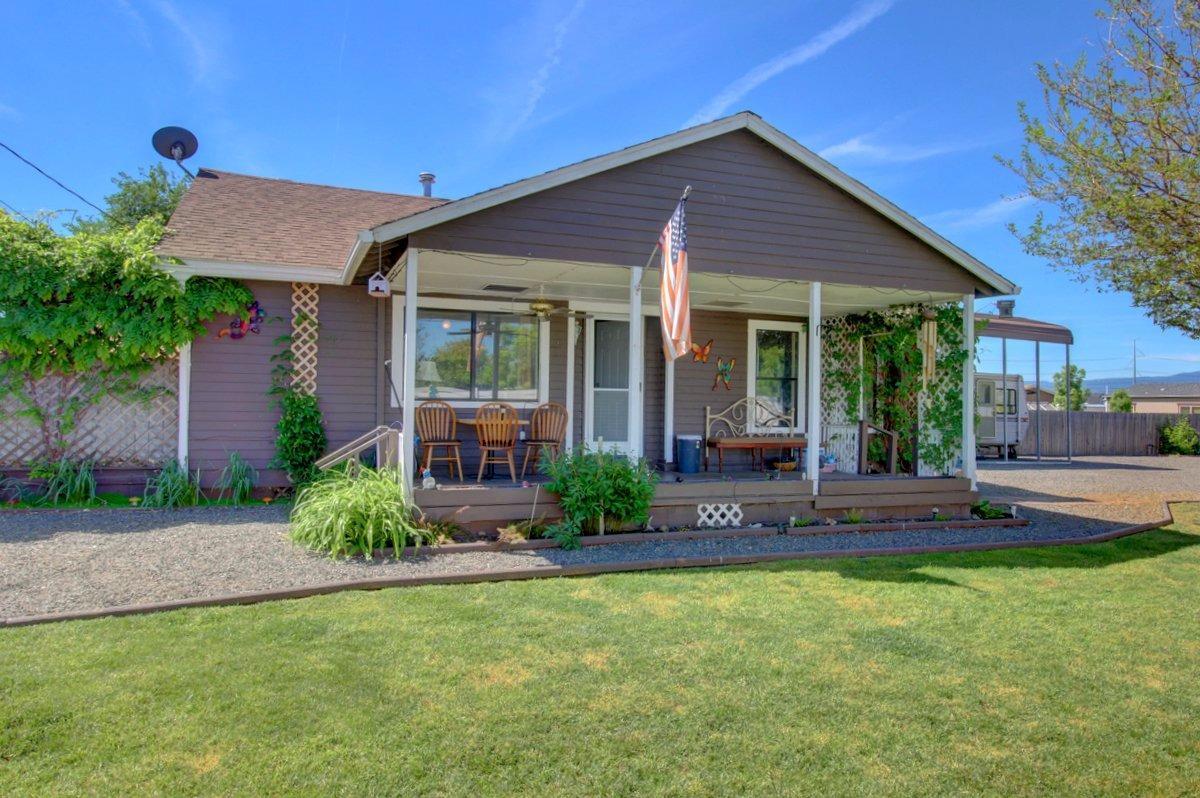 Great little house on a huge lot with a fantastic yard and ample parking! This 3 bed 2.5 bath dwelling sits on the corner of Gladstone and Avenue A. A new gas water heater was installed in 2017, the third bedroom has a separate entrance, and its own full bathroom. Schedule a tour today!