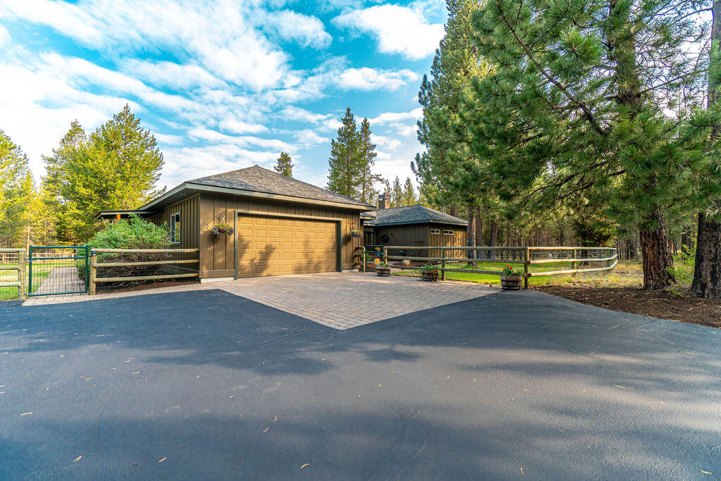 Pinewood Country Est - Residential