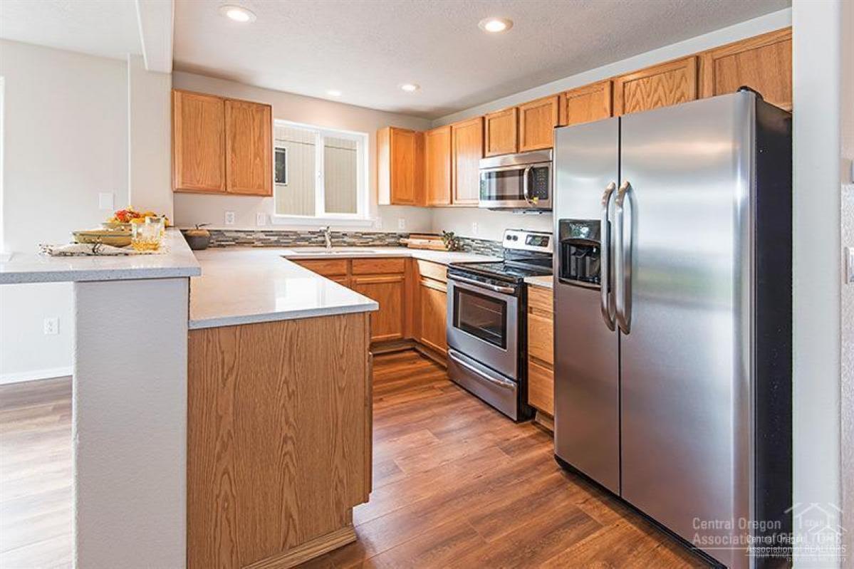 Available Now! Two Coho Crossing Townhomes! Completely updated w/new paint inside & out. Laminate floors on the main level. Great room has stacked stone gas fireplace/sliding doors to vinyl fenced backyard/patio. Quartz countertops w/stone & glass backsplash. Great kitchen-new stainless appliances, breakfast bar & more. 1/2 bath & under stairs storage on main level. Carpeted upstairs w/nice separation of bedrooms & utility room to make laundry easier. Single attached garage. Easy access north or south