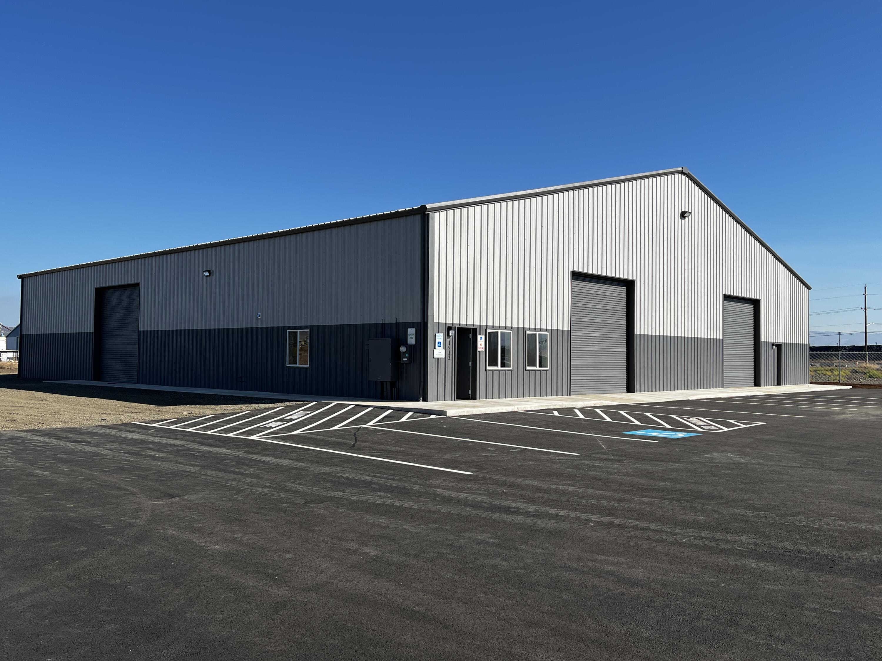 Newly completed.  10,000 square foot industrial building on 1 acre of flat ground.  Fully leased on a NNN term.  In Federal opportunity zone. Delivered with 3 roll up doors, an Ada bathroom, and an office,  2 man doors/fire doors.  Rare industrial NNN investment opportunity. Epoxy floors in warehouse, fully fenced lot, nicely finished office space
