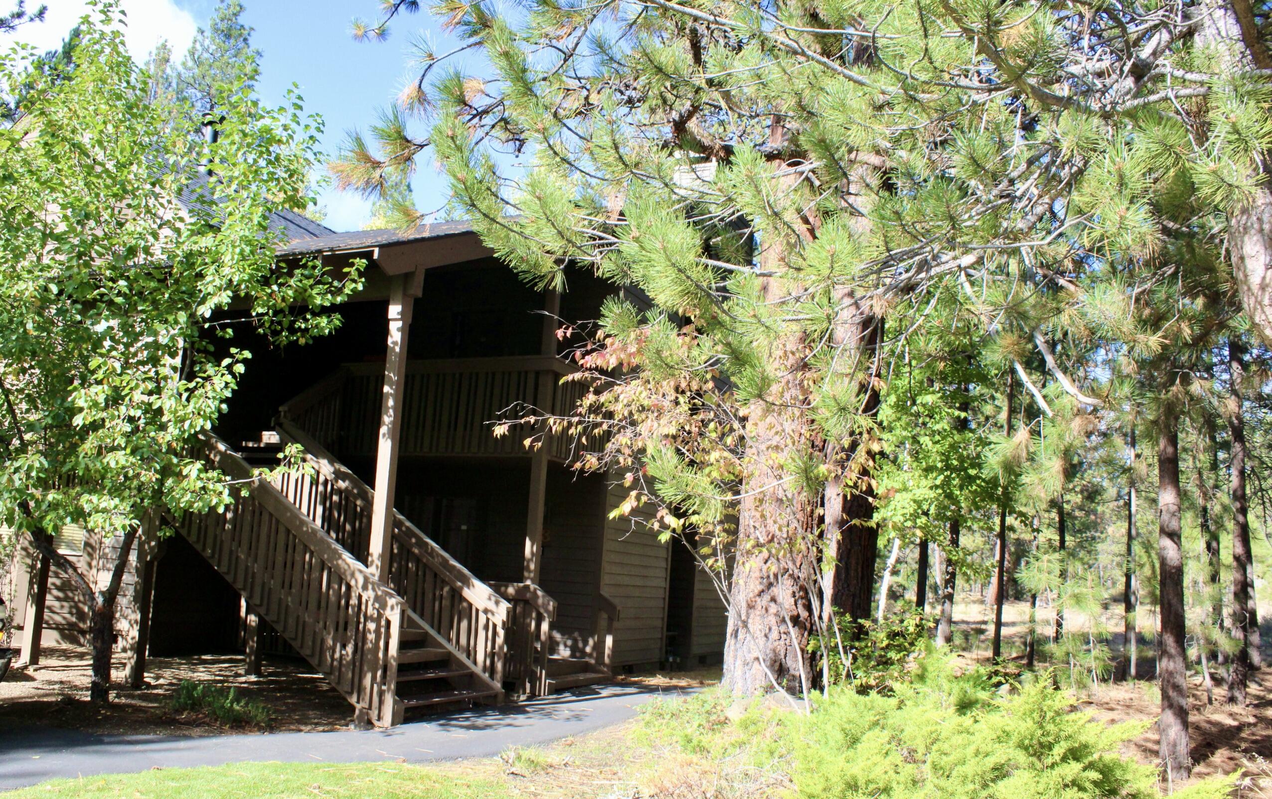 The Ridge Condos are the most affordable ownership in Sunriver
to enjoy your 6-wks of Central Oregon paradise. Owners qualify for HOA
membership ($75) granting access to SHARC, the marina & the north pool. Explore 40 miles of scenic bike trails and endless outdoor activities from the Deschutes River to the Cascade mountains. For your convenience the Sunriver Village offers shops and restaurants. Rentable condo is exclusive to service animals, with a strict no-smoking policy.