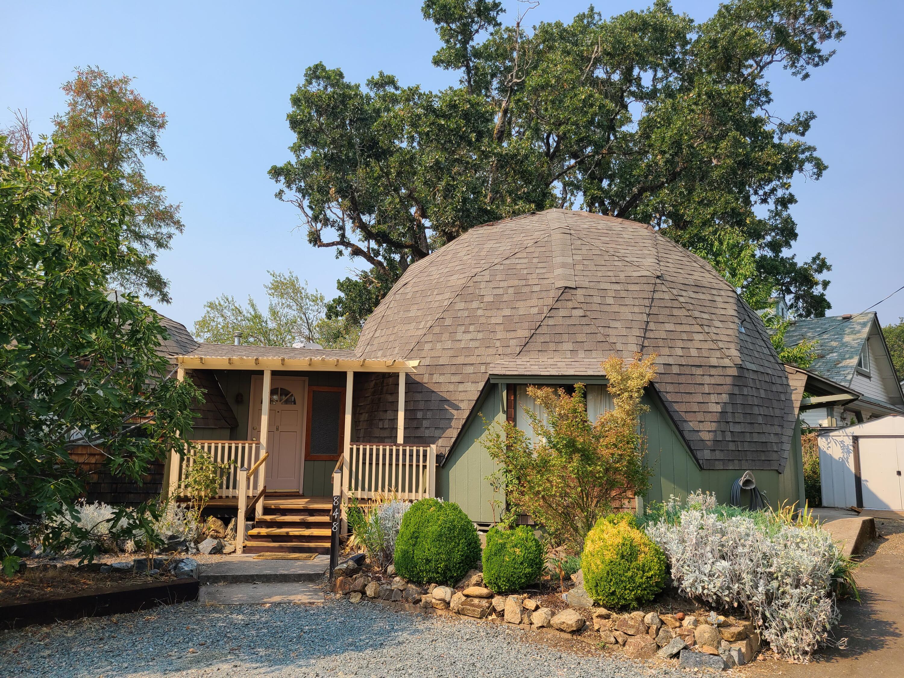 This geodesic dome is at a great location in Grants Pass, within a block of the high school and with a secluded private setting. The house has 1304 sq/ft with 2 bedrooms and 2 bathrooms. Updated with a ductless heat pump for high efficiency. This house is unique in its style and has been well maintained for many years.