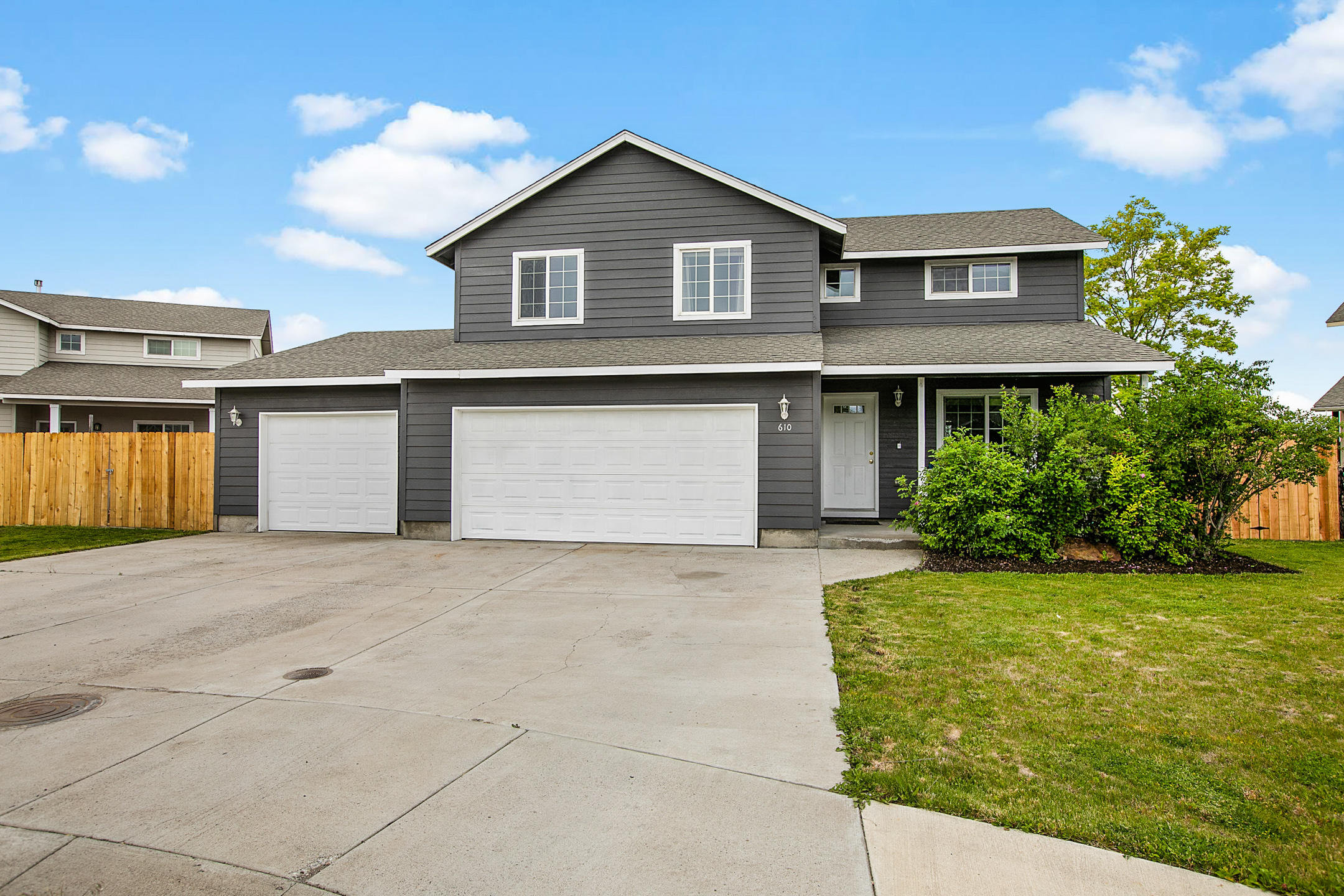 Beautiful open concept home that sits on a large lot on a quiet cul de sac. Very Spacious 3 bedroom 2.5 baths with a large kitchen that over looks the Great
room.The backyard has a fantasic patio, large water feature, raisedbed and is completly fenced. This home also includes a 3 car garage/work space and RV
parking behind a gate. This home is turnkey and wont last long!