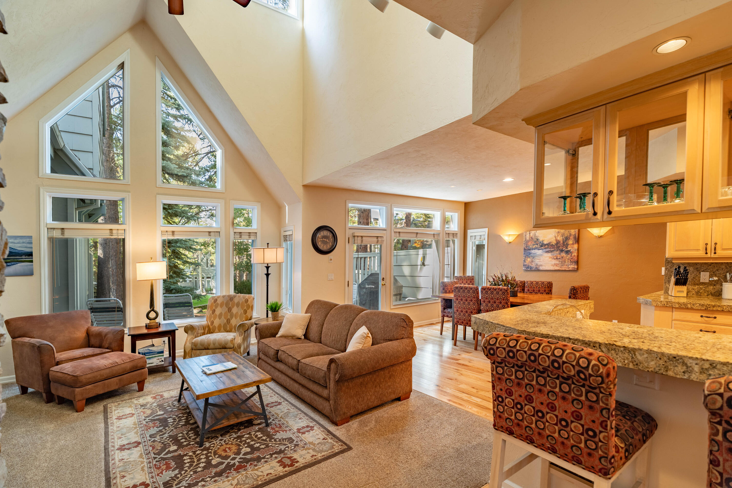 TH# 27-A -- 20% Deeded Co-Ownership. (10 Weeks).Fully furnished and beautifully decorated 3 Bedroom townhome.  StoneRidge Townhomes-Sunriver has onsite management, resort club with pool, spa, tennis courts, bikes & exercise room. Weeks can be traded with RCI exchange program. Townhome is a rental option home. Townhome was completely refurbished in March 2020 with new furnishings, new hardwood floors, new water heater, new A/C and new furnace.  Beautiful Home and great location on Stoneridge Property.