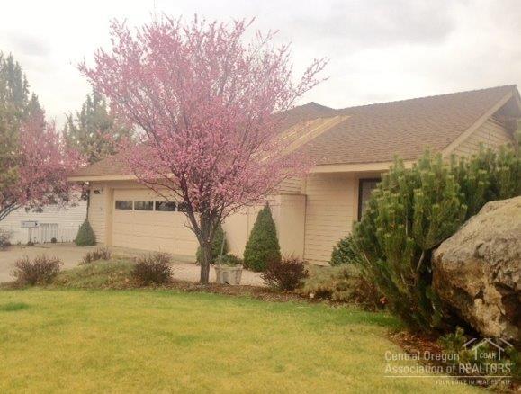 Upscale Valley View single level zero lot line home. Courtyard Main Entrance & Generous Backyard & Patio. Spacious floor plan includes Great Room, Open Kitchen & Dining Room w/ French Doors to Private Patio. Large Master Suite w/ Jetted Tub, Glass Enclosed Shower, Tile Countertops & Stacking Washer/Dryer. Inviting Guest Room & Full Second Bathroom. Hilltop location w/views of City & Mountains from Front of Home. Secure two Car Garage w/ Remotes. Community Park & Open Areas to take in the views.
