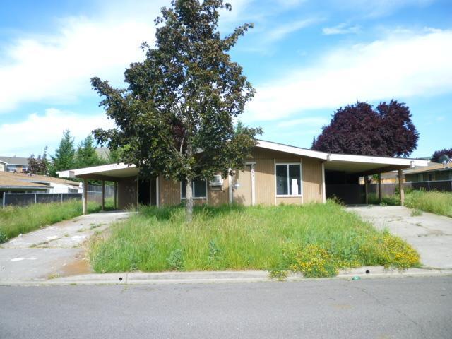 Fixer in East Medford, 3 bed 1 bath duplex near Rogue Valley Medical Center and shopping, rent both units or live in one and rent the other unit. Both units have a carport and inside laundry.