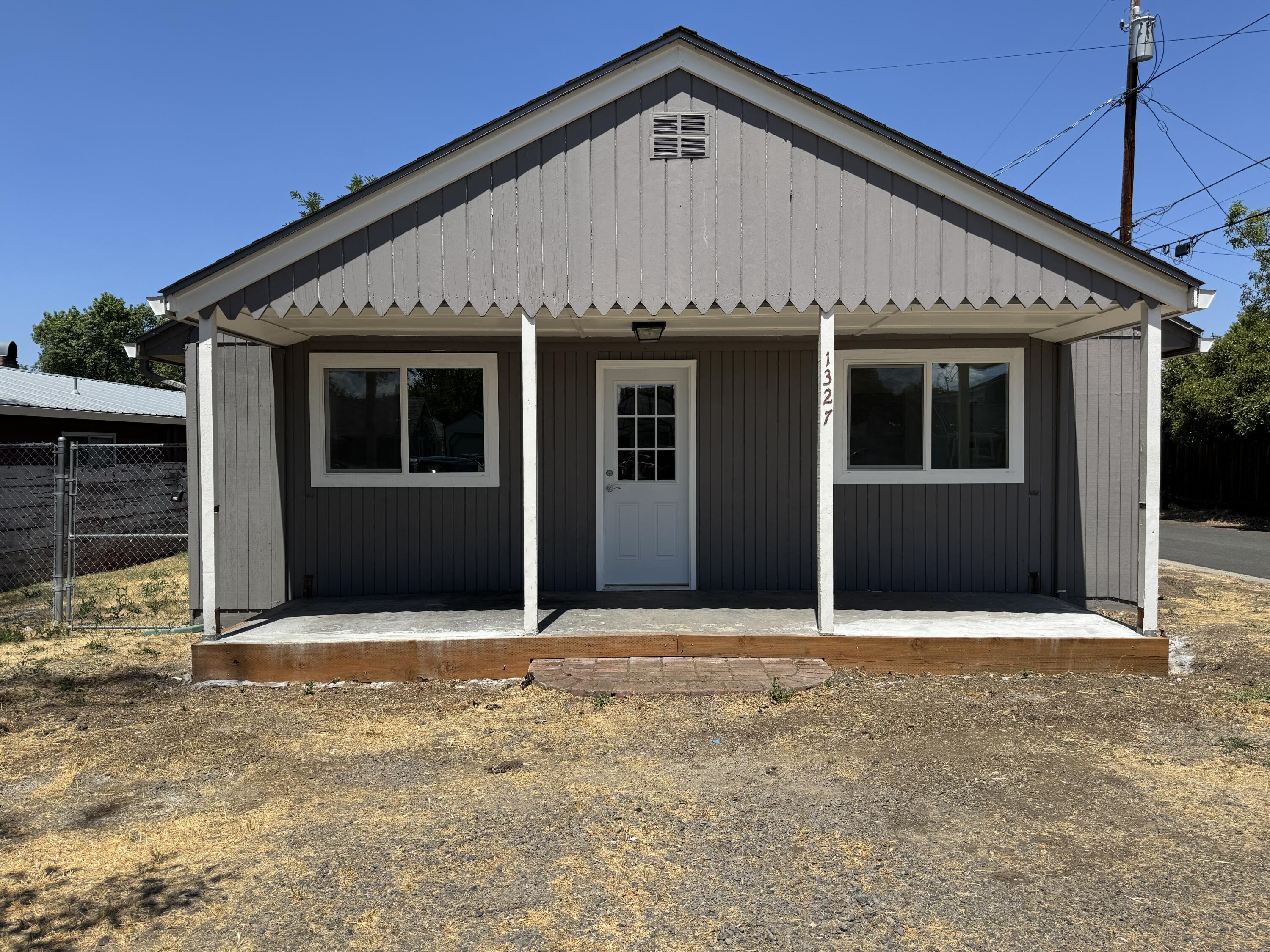Newly remolded home in East Medford. This home features 2 large bedrooms, 1 beautiful bathroom, 1192sqft, bonus room, storage room, large washroom, gated backyard and so much more!