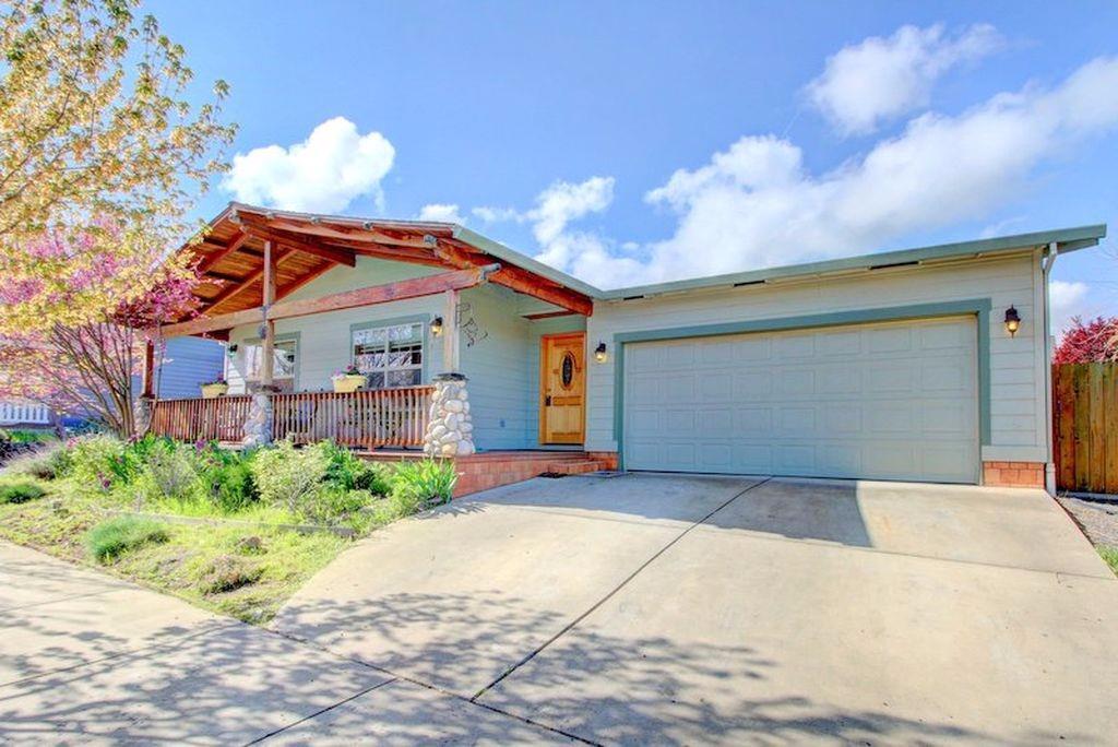 SOLD ONLY. This beautifully maintained 2002 home built by Suncrest Homes has engineered wood floors, a large back yard, granite countertops. The grounds are well landscaped. Recent light remodel: new paint and new flooring.