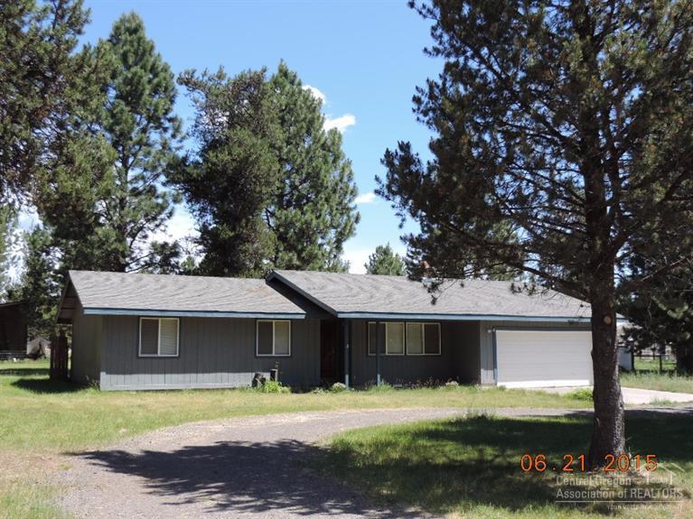 Seller wants it sold by year end! Bring all offers! Home would make a great retirement, starter or investment property. Slab granite counters in kitchen & baths, plus a fresh coat of ext. paint completed in last year. Sunken family room has pellet stove & is open to Kitchen & Dining. Separate Living w/real fireplace! Attached 2-car garage, fenced back yard, great for dogs & kids! 12X36 covered RV storage, 12X12 storage shed & room for a shop to be built. Septic tank replaced in 1998, roof in 2010.