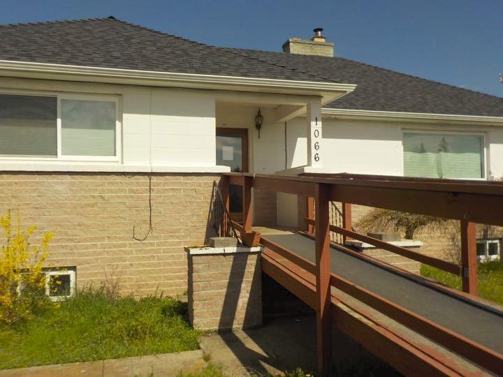 Big Home, Big lot, small price. over 3000 feet of living space and a huge lot just a few yards from South Medford High school. This is a great opportunity for an amazing property that needs just a bit of work.