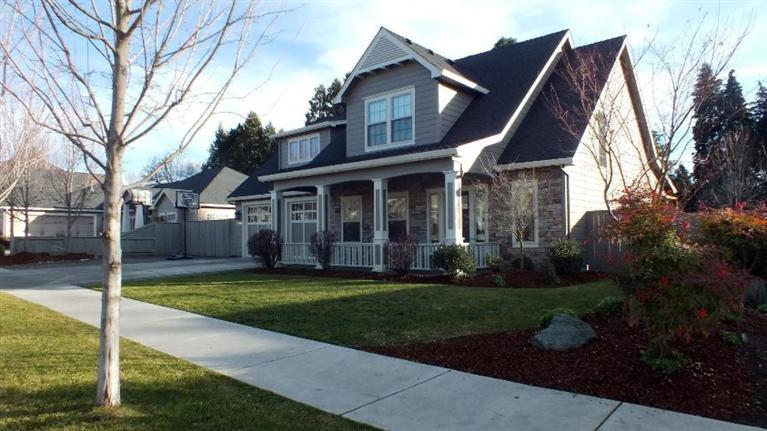 Great East Side Medford location. Close to Hoover Elementary School. Beautiful Windsor Estates Neighborhood. Three bedrooms and 2.5 baths. Massive finished bonus room upstairs that can be a wonderful family room or large bedroom. Master bedroom is on the main floor. Separate office or formal dinning room. Large great room with high ceilings and perfectly placed corner fireplace. Covered patio area. 17'X41' RV parking with 30 & 50 amp electric hook-up behind double gates.