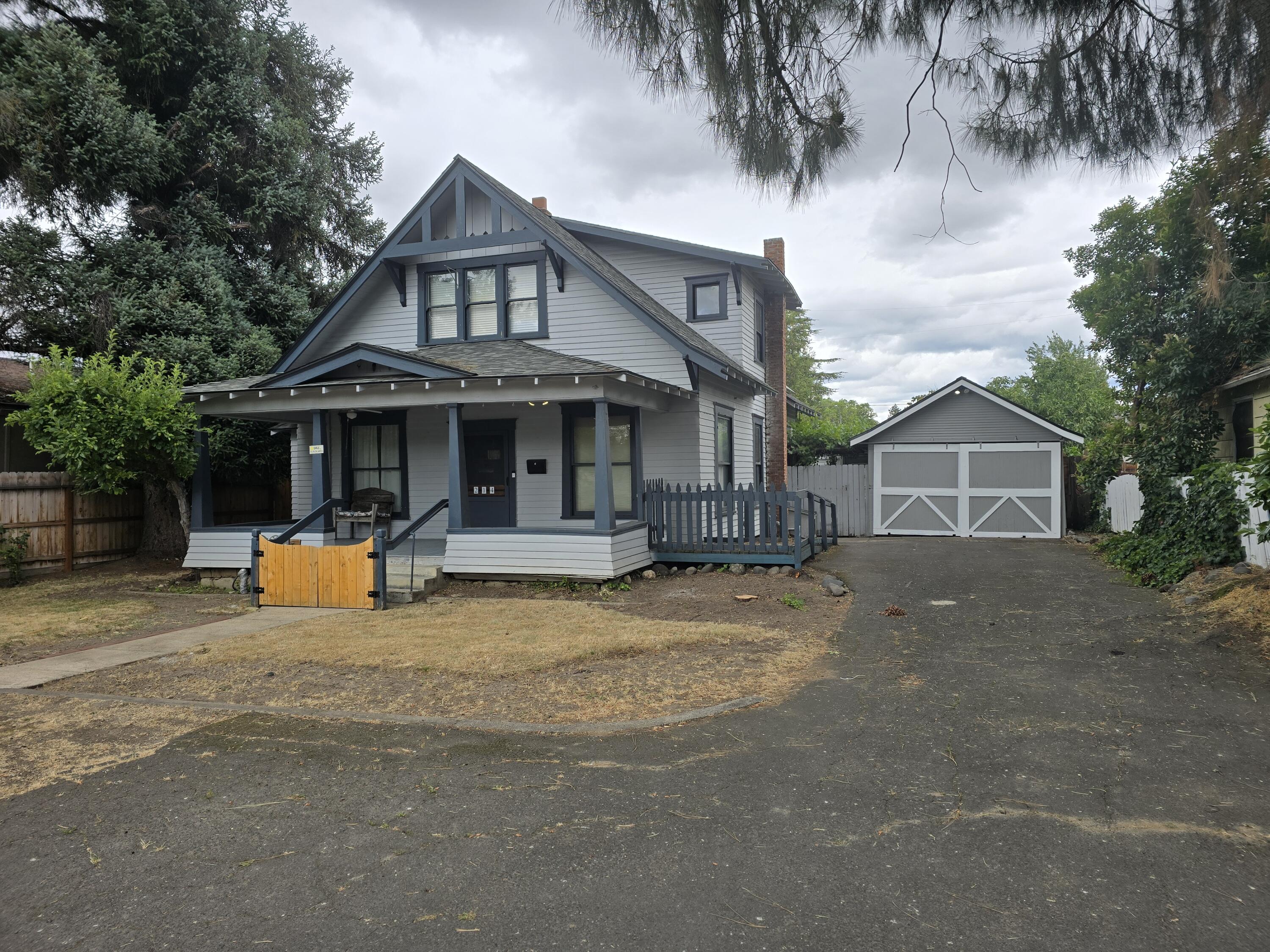 This Vintage 2-story with basement, detached garage, C-S/P zoning has potential for  
4-8 units. Prime location near shopping, walking distance to local hospital and downtown. Tons of possibilities with this one. New solar panels late 2024. Roof, Heat Pump and Sewer is
6 yrs old.