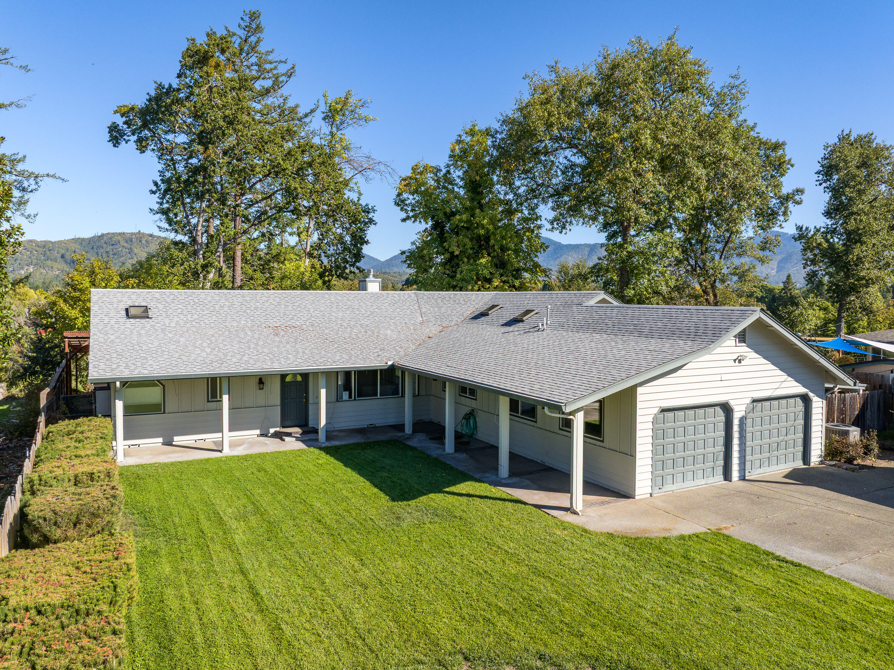 Riverfront living on the Rogue! This 2,485 sq ft home sits on nearly half an acre at the end of a quiet cul-de-sac with high-bank frontage and stunning river views. The spacious layout features hardwood floors, an open kitchen with island and walk-in pantry, and a formal dining area. The large primary suite includes an ensuite bath with walk-in shower and jetted soaking tub. Each bedroom offers a generous walk-in closet. Step outside to enjoy a new deck overlooking the river, hot tub with incredible views, stamped concrete patio, and GPID irrigation. A 26 kW Generac generator with 5-year warranty adds peace of mind. The expansive front yard and serene location make this the ideal setting to experience Southern Oregon's natural beauty.