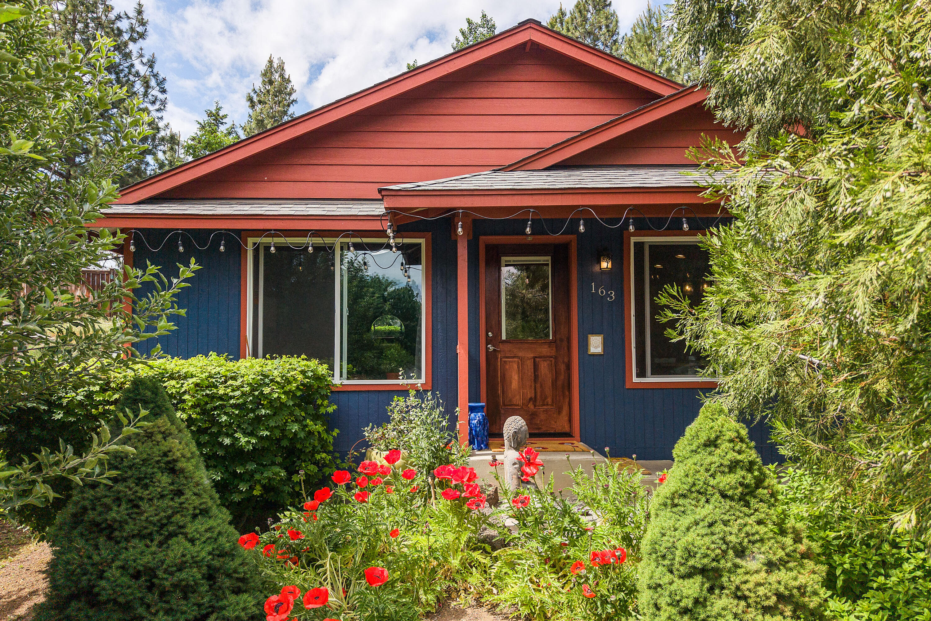 This charming single-level home is tucked at the end of a cul-de-sac, offering direct access to Larkspur Trail from the backyard. Centrally located, it's just minutes from the library, schools, parks, trails, and shops. The vaulted great room features a kitchen with a high-top bar, and the private backyard is beautifully landscaped.

Well-maintained and with many updates, this home boasts Pergo applewood hardwood floors and new hickory trim throughout. Updates include a new gas hot water heater, gas forced-air furnace, heat pump, and central air. Since 2017, the home has received additional upgrades such as solar tubes in the great room, ceiling fan, insulated garage door, new windows, a new roof with updated ventilation, and fresh interior/exterior paint. Both bathrooms have been refreshed. This home is cozy, inviting, and move-in ready.