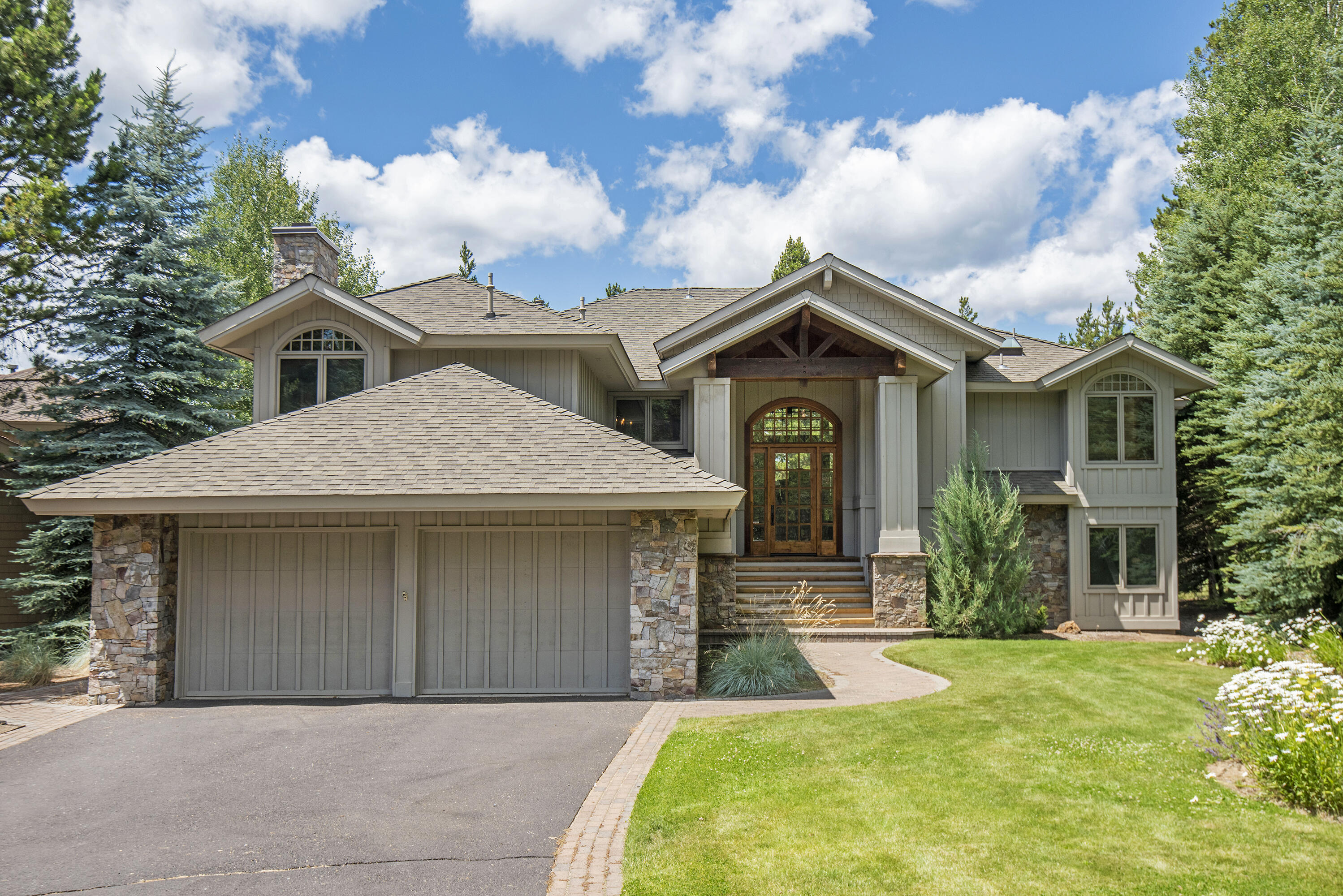 Truly a rare find! High-quality custom home designed by Don Mackprang, built by JC Reeves on a one-of-a-kind lot with privacy, peek-a-boo mountain views & golf course frontage! Tucked away in the back of a quiet cul-de-sac, with sweeping views of the Woodlands GC, you must see this home to appreciate the craftsmanship, quality, and setting fully. A generous floorplan includes three stone fireplaces, two stairways, a media room just off the kitchen, and a family room downstairs, allowing everyone plenty of space. Stunning entry, with Cherry hardwood staircase and Cherry hardwood flooring throughout the upper living area. Spacious primary suite with custom built-ins, a sitting area, private deck access, and expansive primary bathroom finished with Travertine throughout. The large upper deck enjoys expansive views with plenty of room for dining, relaxing, or reading. Guest suite downstairs, plus 2 more bedrooms with a jack-and-jill bathroom. High end touches throughout, triple car garage