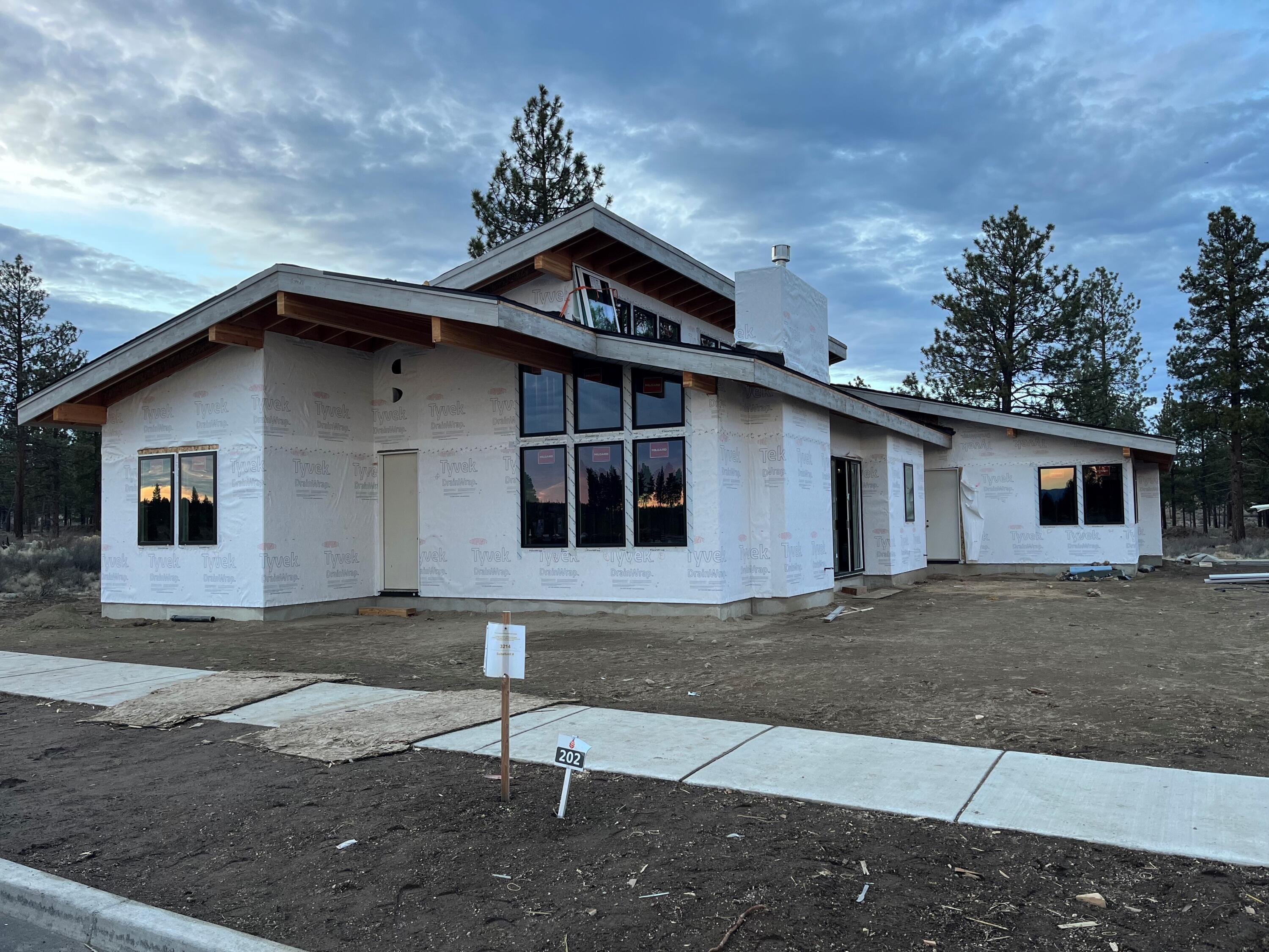 Outstanding Mid Century Modern design with soaring ceilings and lots of light. This home is located in the coveted Discovery West neighborhood in NW Bend.