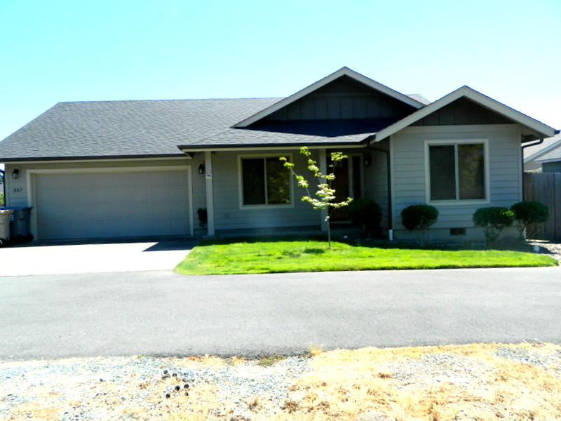 Stunning Single Level Home On Large City Lot, Sits In The Middle Of The Block. Great Room, Vaulted Ceilings, Gas Fireplace, Hickory Plank Flooring are just the beginning. 3 bdrm 2 bath 1490 sqft on on .23 acre lot.  Kitchen features Hickory Cabinets, Granite Counters, all new kitchen appliances, &  Large center Island with breakfast bar seating.  Large Master bedroom,  walk in closet and master bathroom  with dual sinks & shower.  Laundry room with cabinets. Double car garage.   Lovely fenced backyard with Patio.   Automatic Sprinkler System. RV parking.