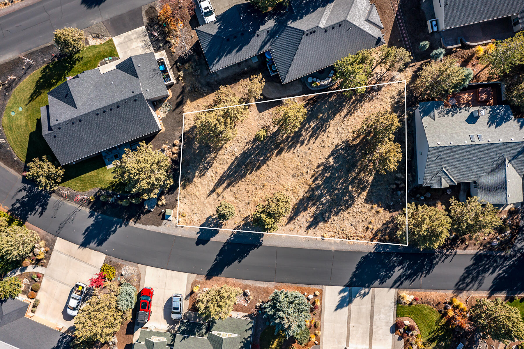 Ready to build on a great location at Eagle Crest Resort? This level homesite is ready for your full-time residence, vacation home or rental. Just a short walk from The Ridge Sports Center and the Pro Shop for The Ridge Golf Course, this neighborhood is nearly built out with just 1 home under construction activity for new construction starts in the future.
With two championship golf courses, a tough 18-hole, par-63 Challenge Course, and an 18-hole putting course, golfers of all levels love Eagle Crest. Thanks to its lower elevation, Eagle Crest Resort boasts one of the longest golf seasons in Central Oregon. With three sports centers, adults and children have a wide range of indoor and outdoor recreation options. Plus, there are over 11 miles of bike trails on the property and even more in the surrounding areas. Welcome to living the resort life!