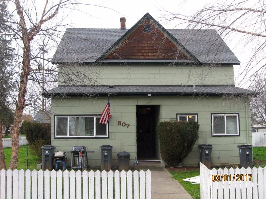 Great investment opportunity on 6 units - 3 1bd/1ba units, 2 studios and 1 detached studio. Separate gas and electric meters. Outside managed coin up laundry. Well maintained and professionally managed. Gross rents $3000 per month. Some long term tenants with no recent rent increases - may be possible to increase, buyers to do their own due diligence. New roof and all new windows.